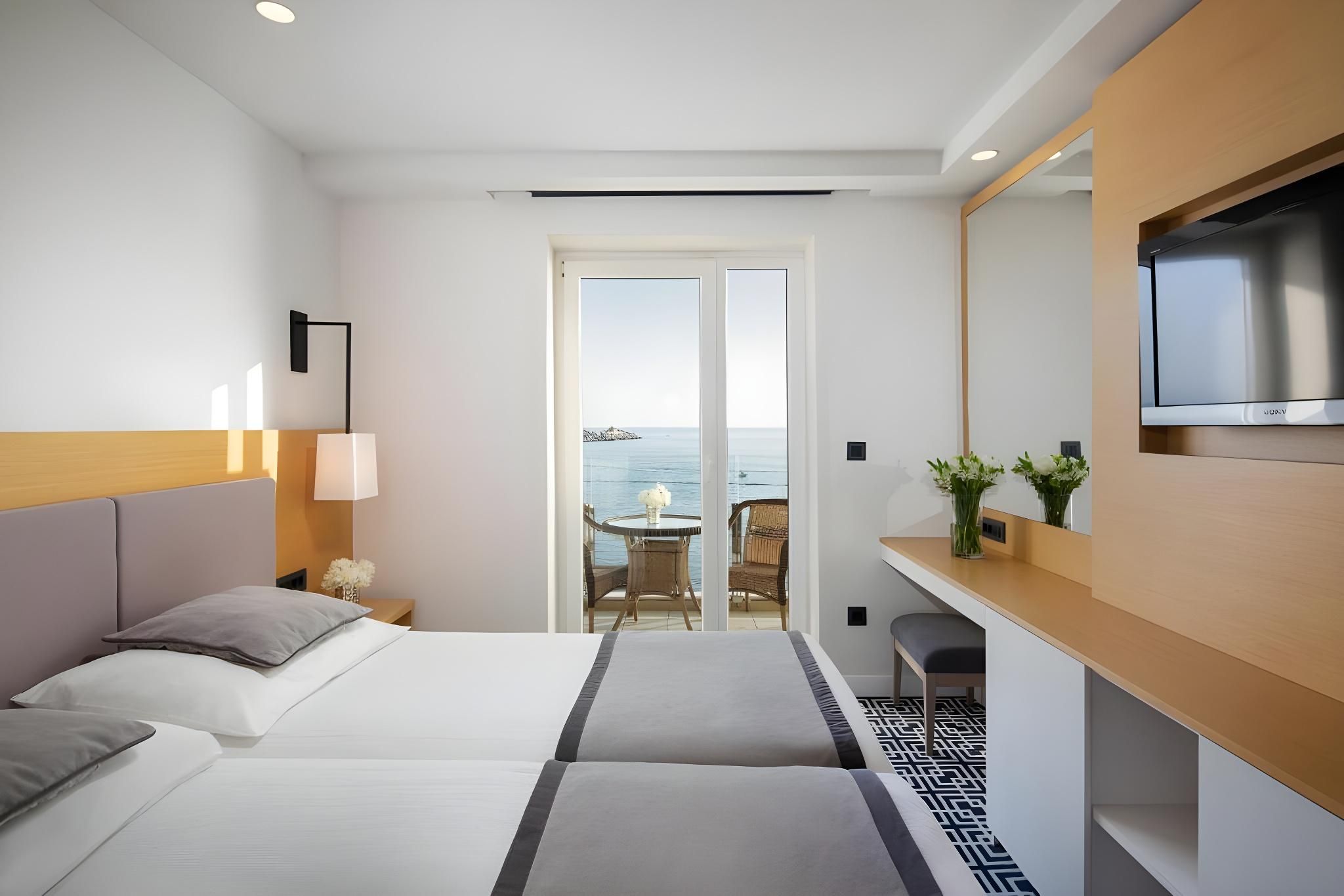 Royal Executive with Balcony and Sea View