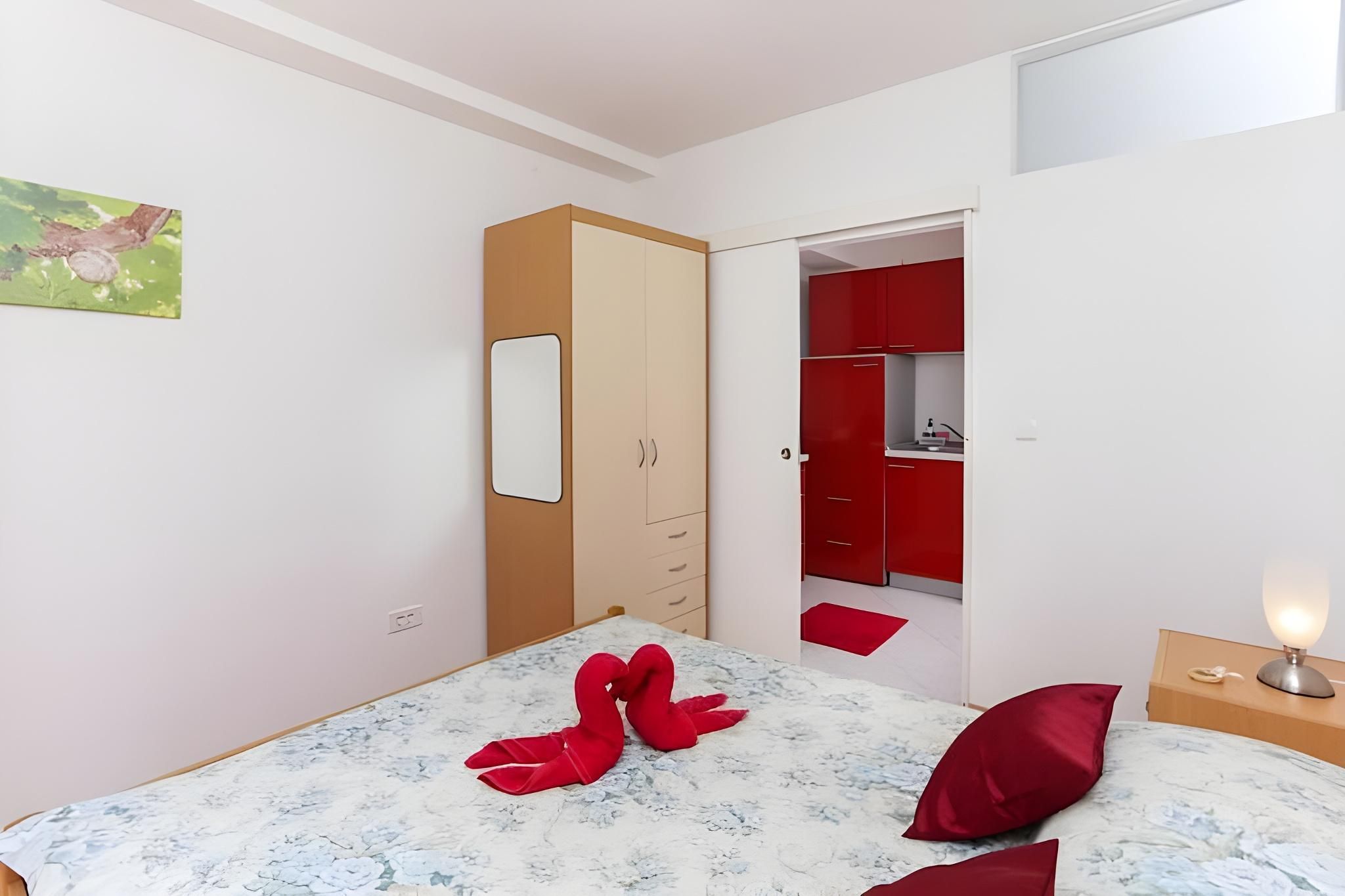 Apartments Pojko - Standard One-Bedroom Apartment with Terrace Red