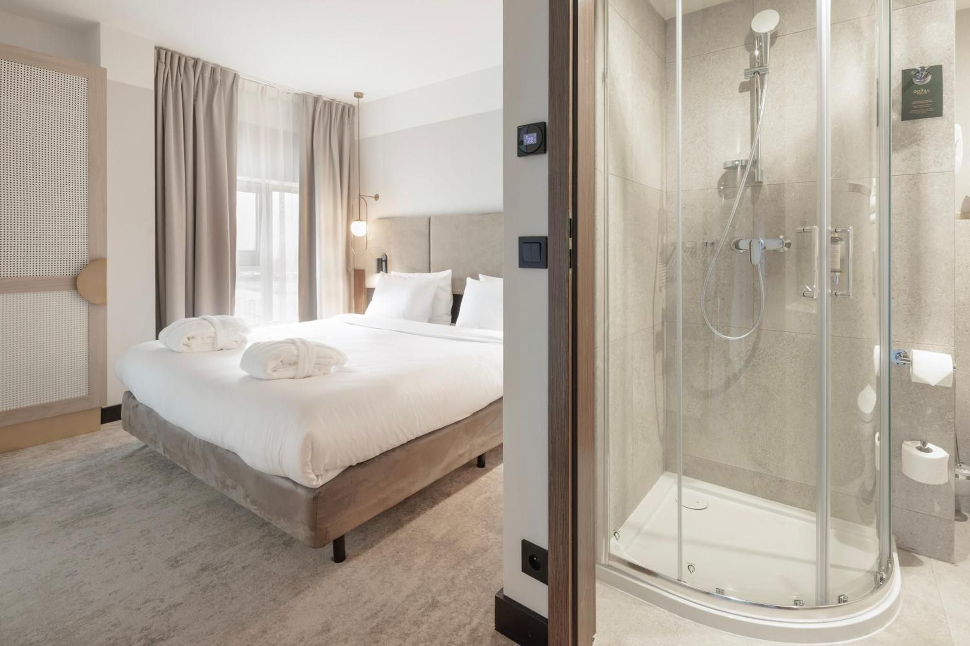 Two-Bedroom Grand Queen Suite with Balcony and Mezzanine
