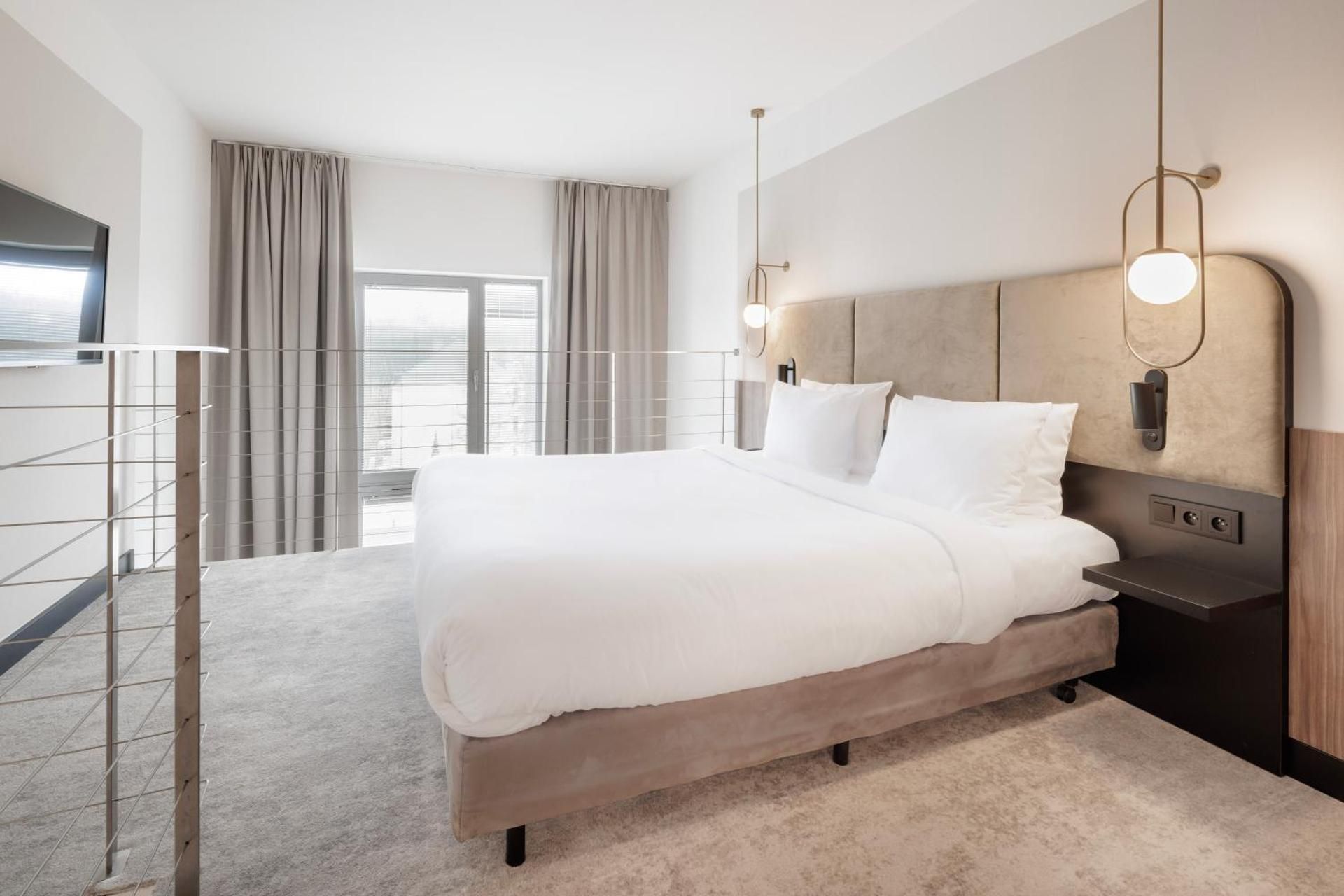 One-Bedroom Superior Queen Suite with Sofa Bed and Mezzanine