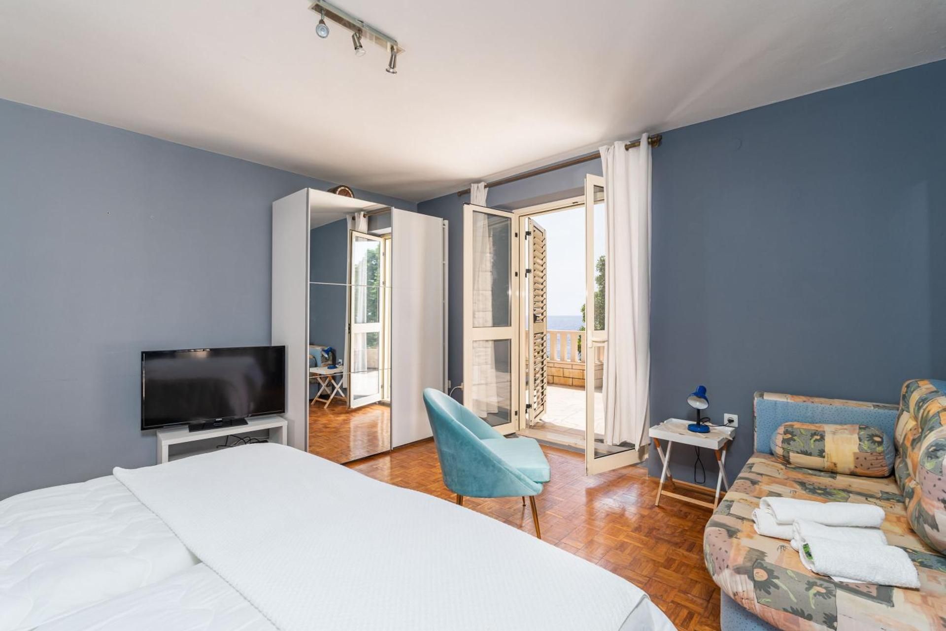 Two-Bedroom Apartment with Terrace and Sea View