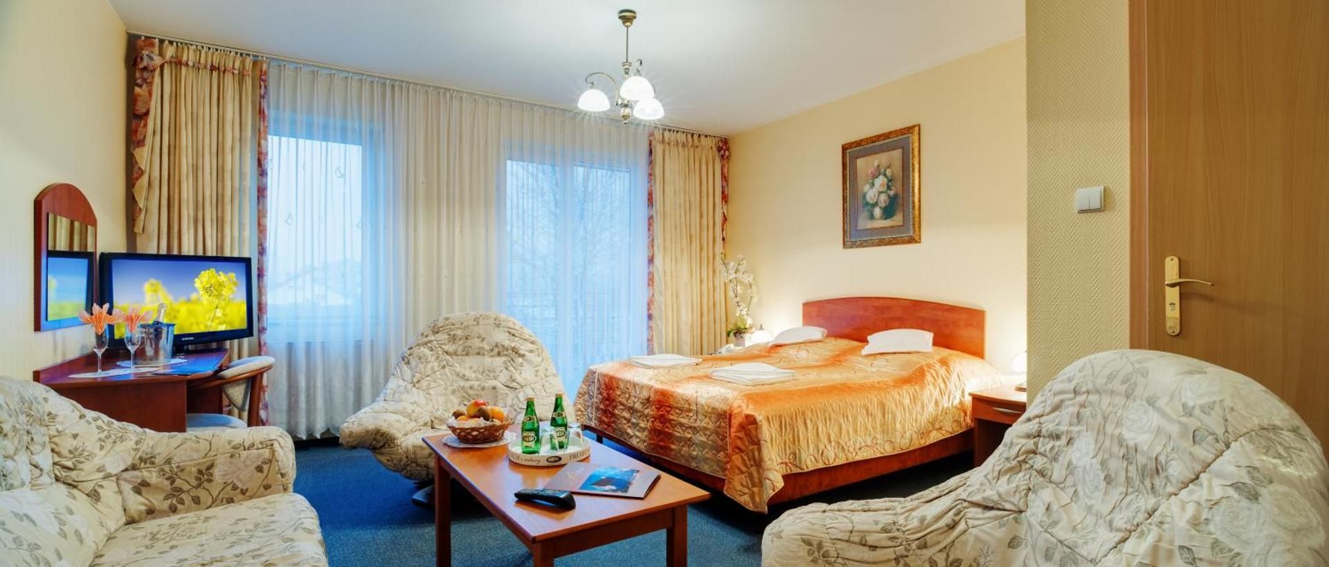 Deluxe Double Room (2 Adults + 1 Child)