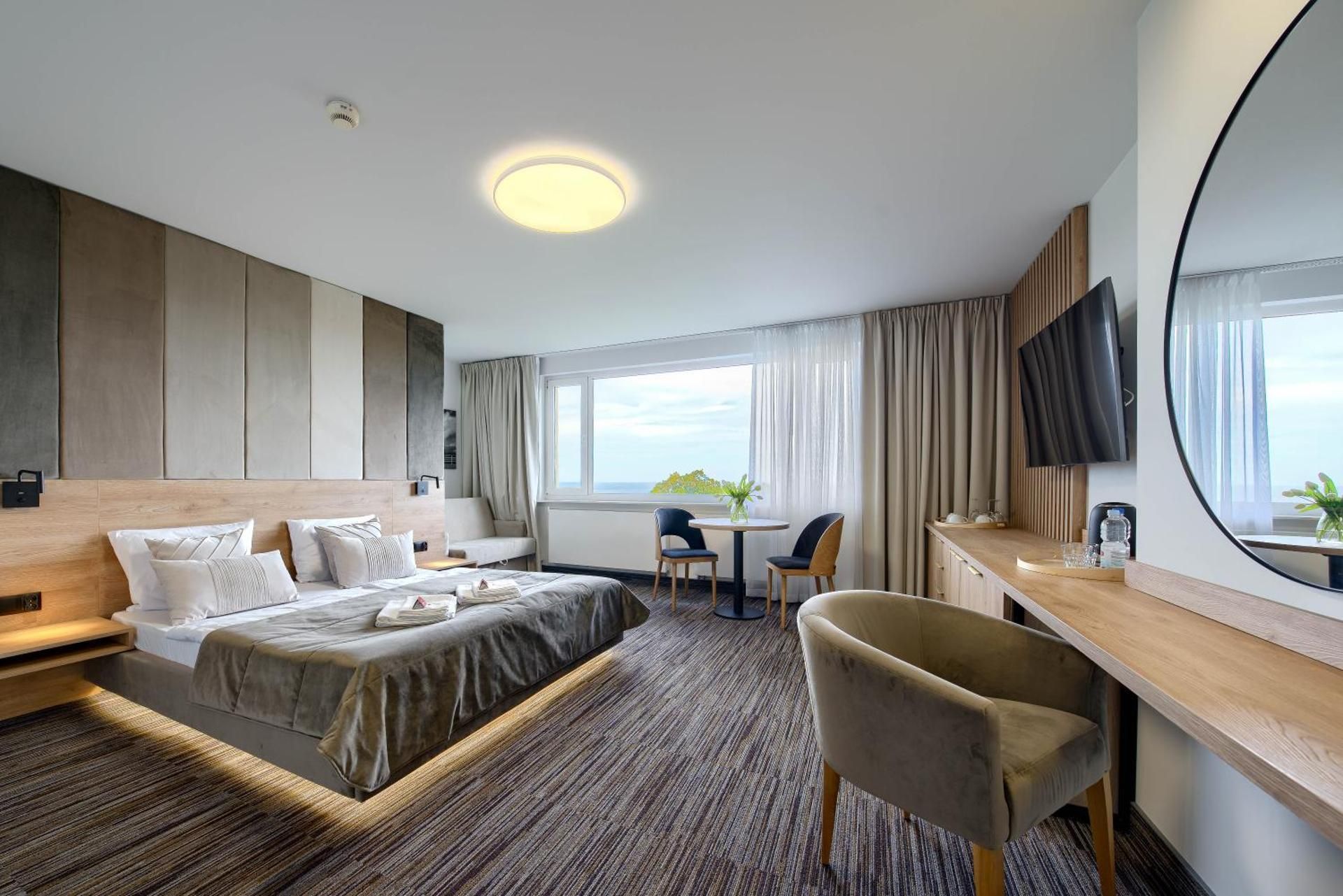 One-Bedroom Apartment with Sea View