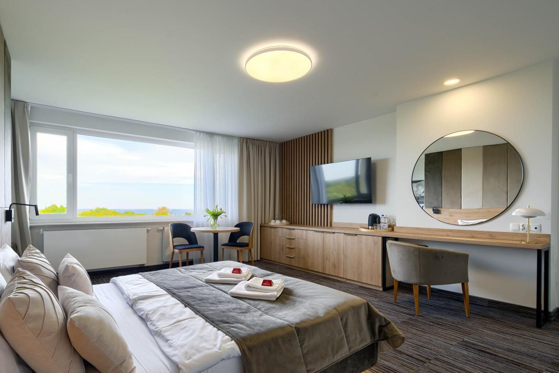 One-Bedroom Apartment with Sea View