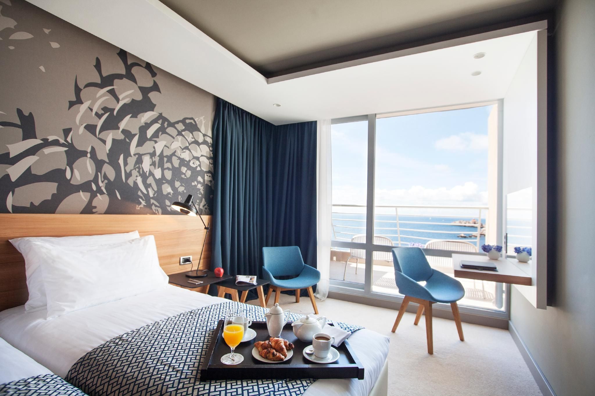Executive Balcony Room