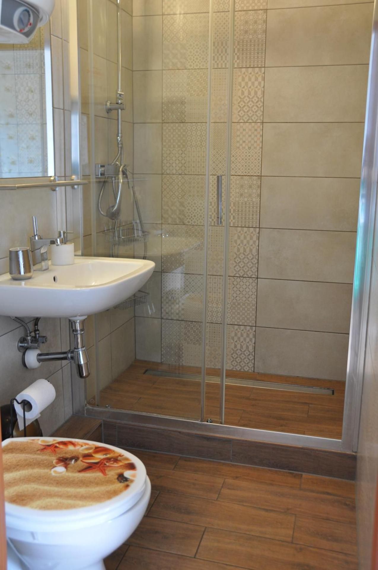 Quadruple Room with Bathroom