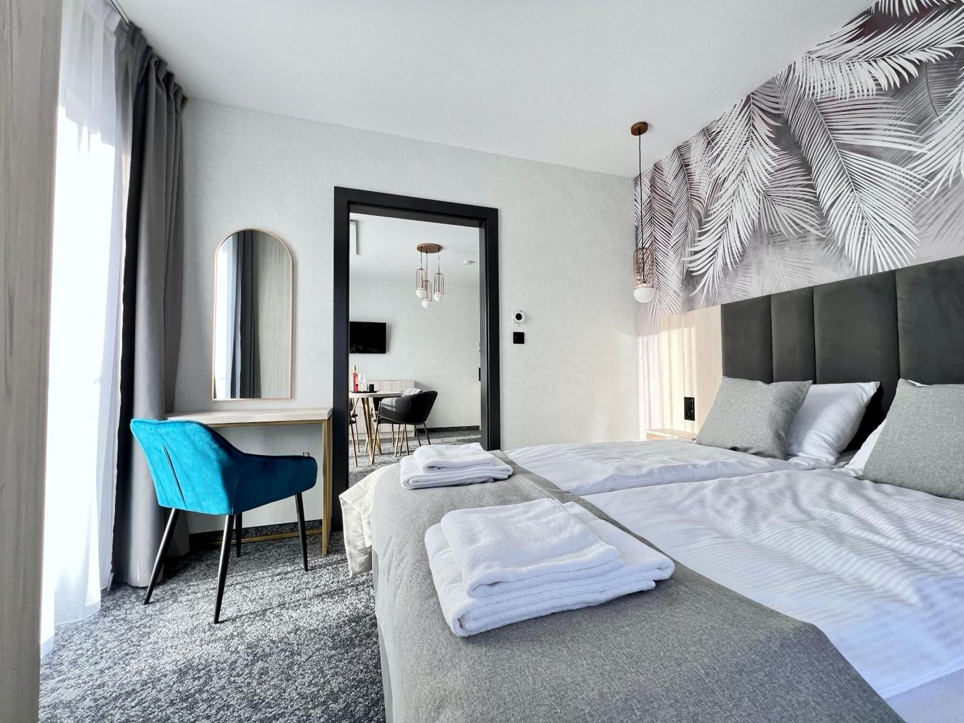 DELUXE APARTMENT