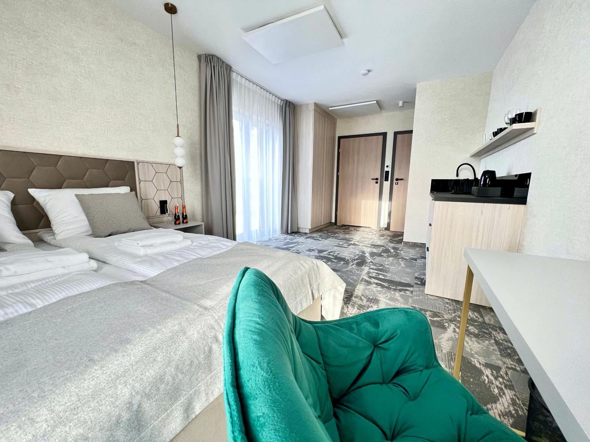 Deluxe Double Room (2 Adults + 1 Child)