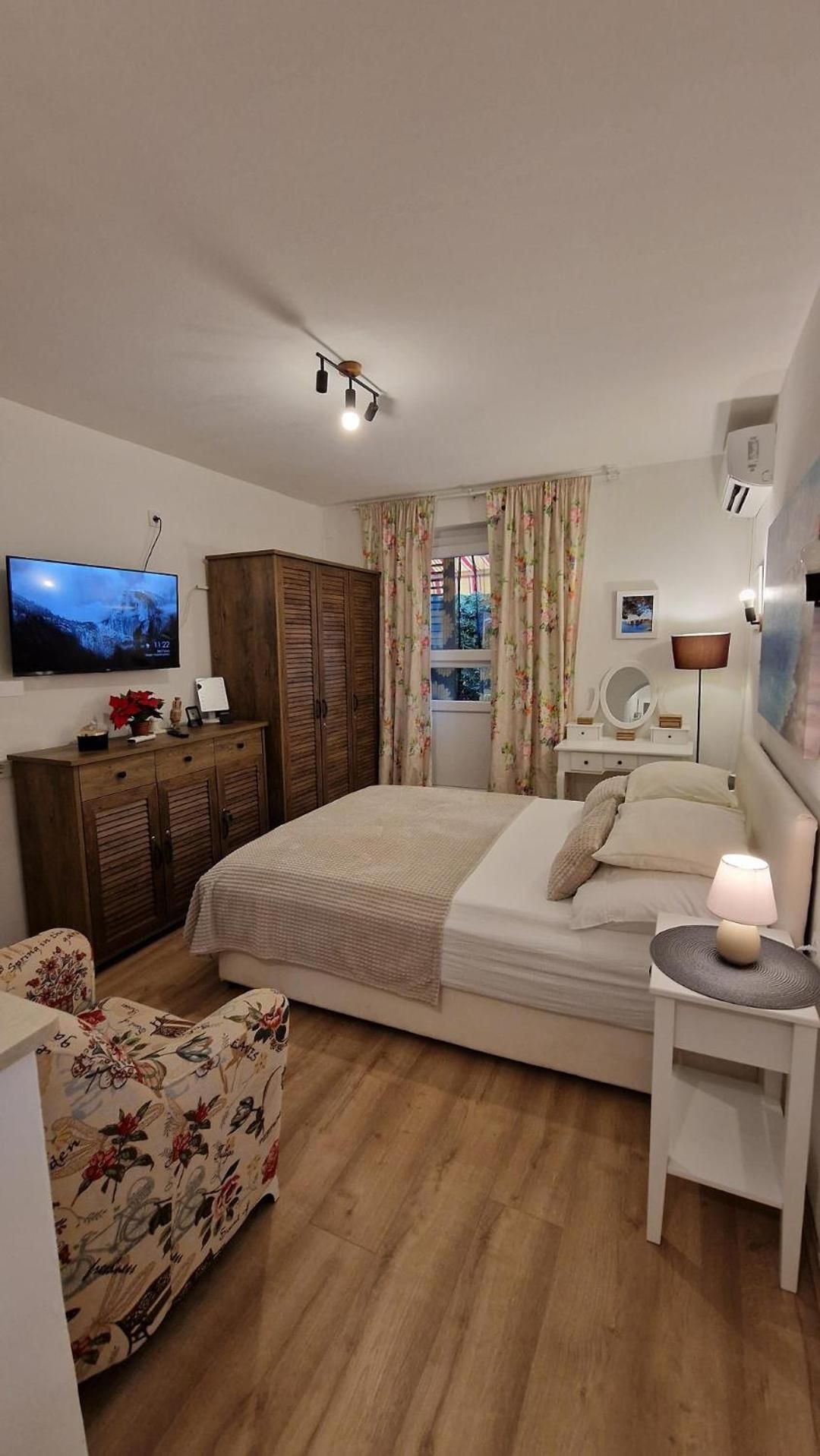 Studio Apartment with Terrace