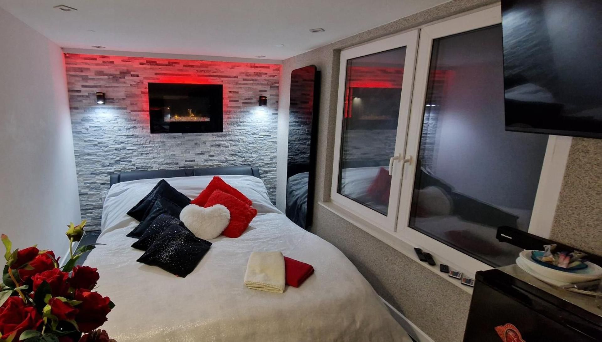 Deluxe Suite with Spa Bath