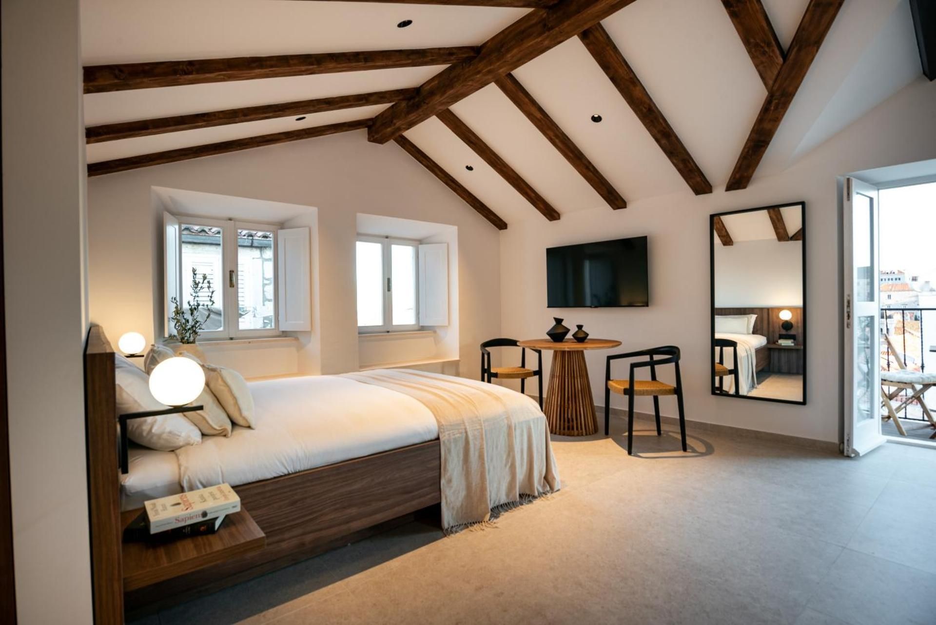 Deluxe Suite with Balcony