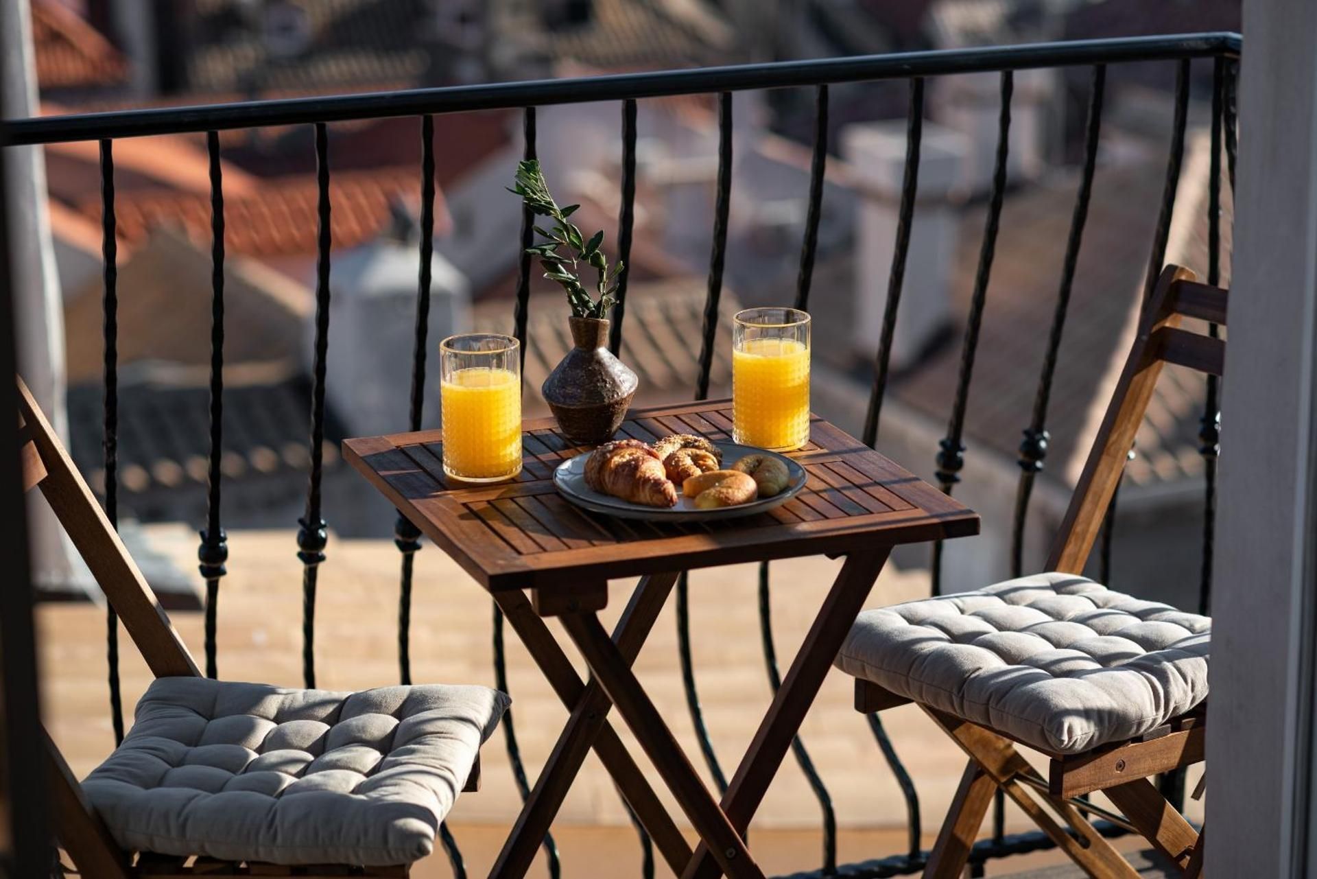 Deluxe Suite with Balcony
