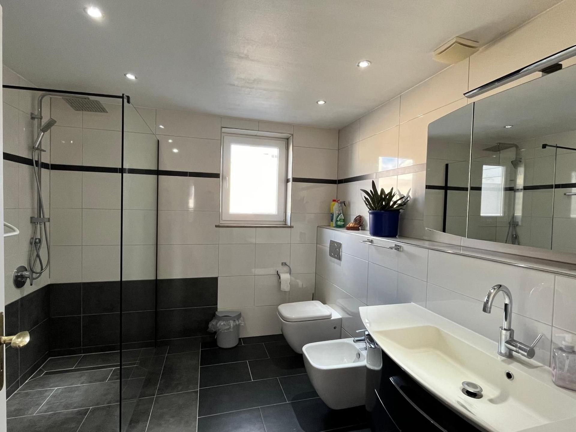 Single Room with Shared Bathroom