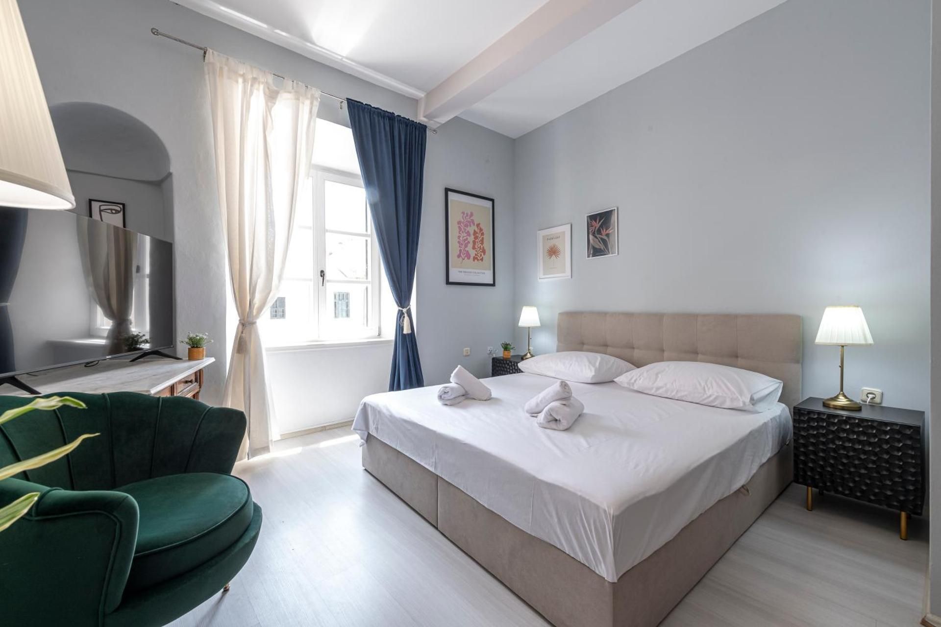 Double Room with Private External Bathroom