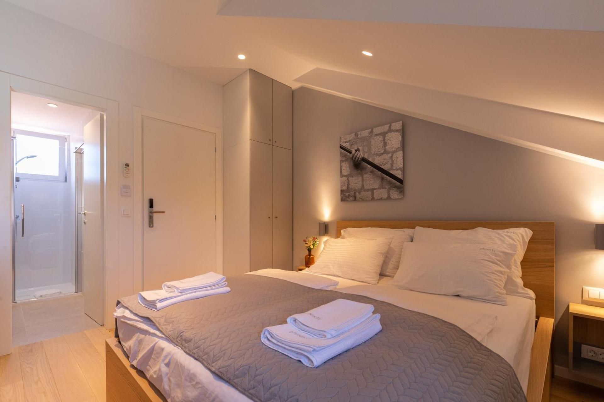 Deluxe Studio Apartment with City View 