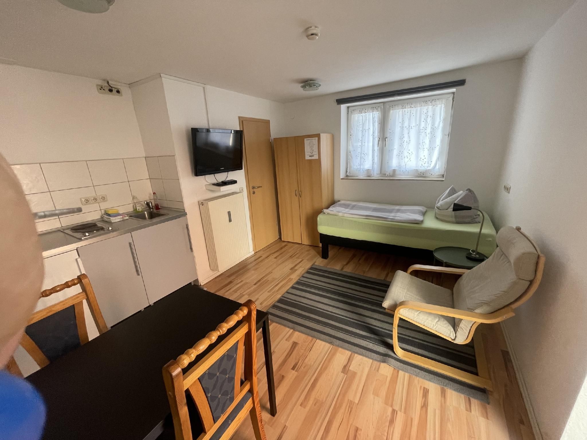 Studio-Budget-Eigenes Badezimmer-Strassenblick-Studio 1 Bett EG