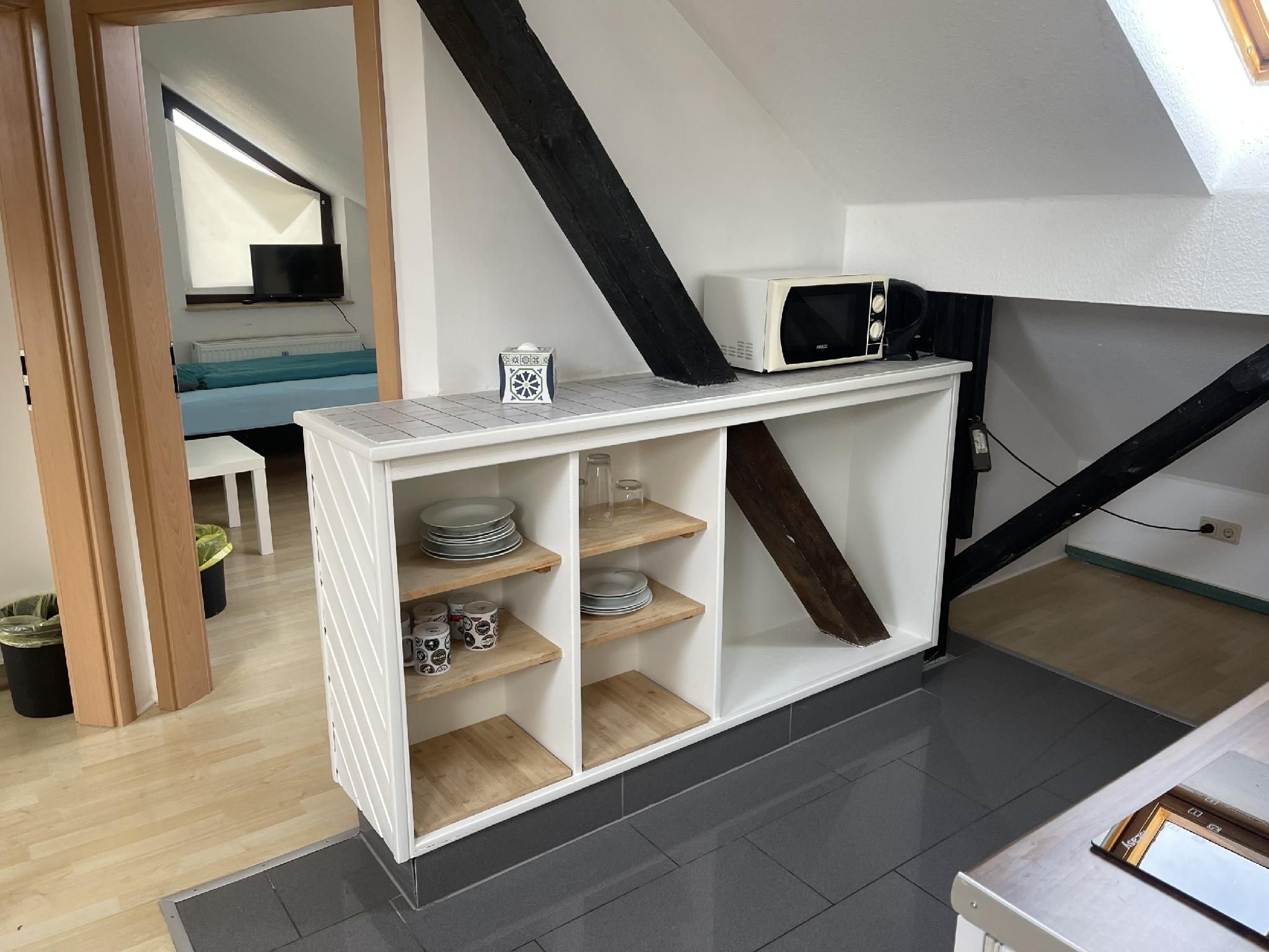 Bed4You Gästehaus 1 Apartment-Standard-Eigenes Badezimmer-Blick auf die Landschaft-Dachgesch.2 Einzelzimmer 2