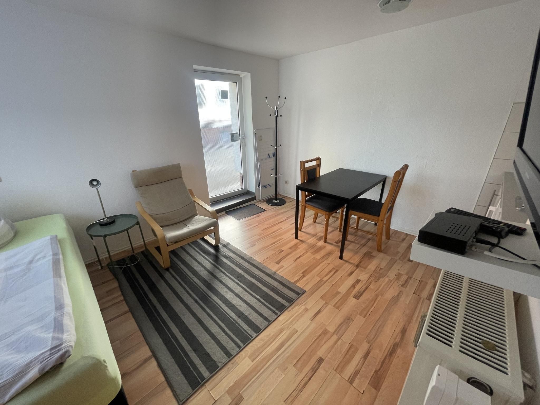 Studio-Budget-Eigenes Badezimmer-Strassenblick-Studio 1 Bett EG