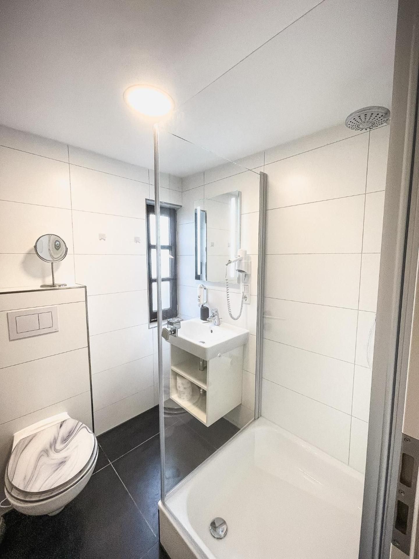 Einzelzimmer-Modern-Eigenes Badezimmer-Einzelzimmer