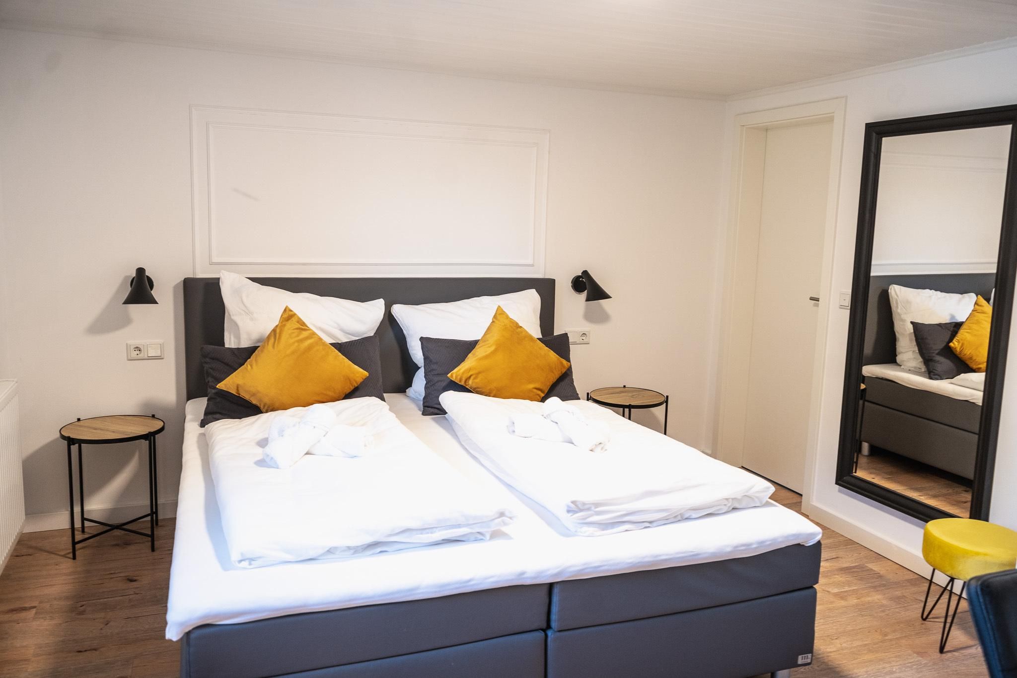 Doppelzimmer-Modern-Eigenes Badezimmer-Doppelzimmer