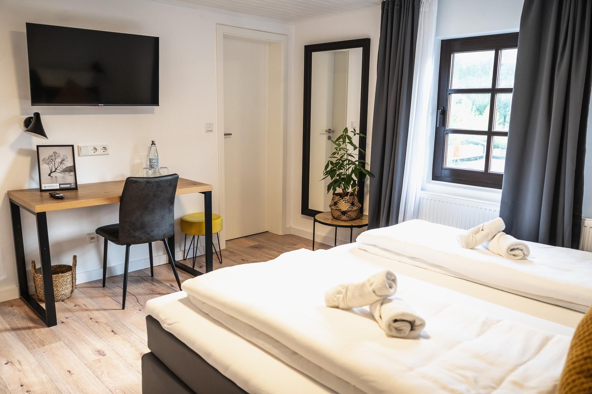 Doppelzimmer-Modern-Eigenes Badezimmer-Doppelzimmer