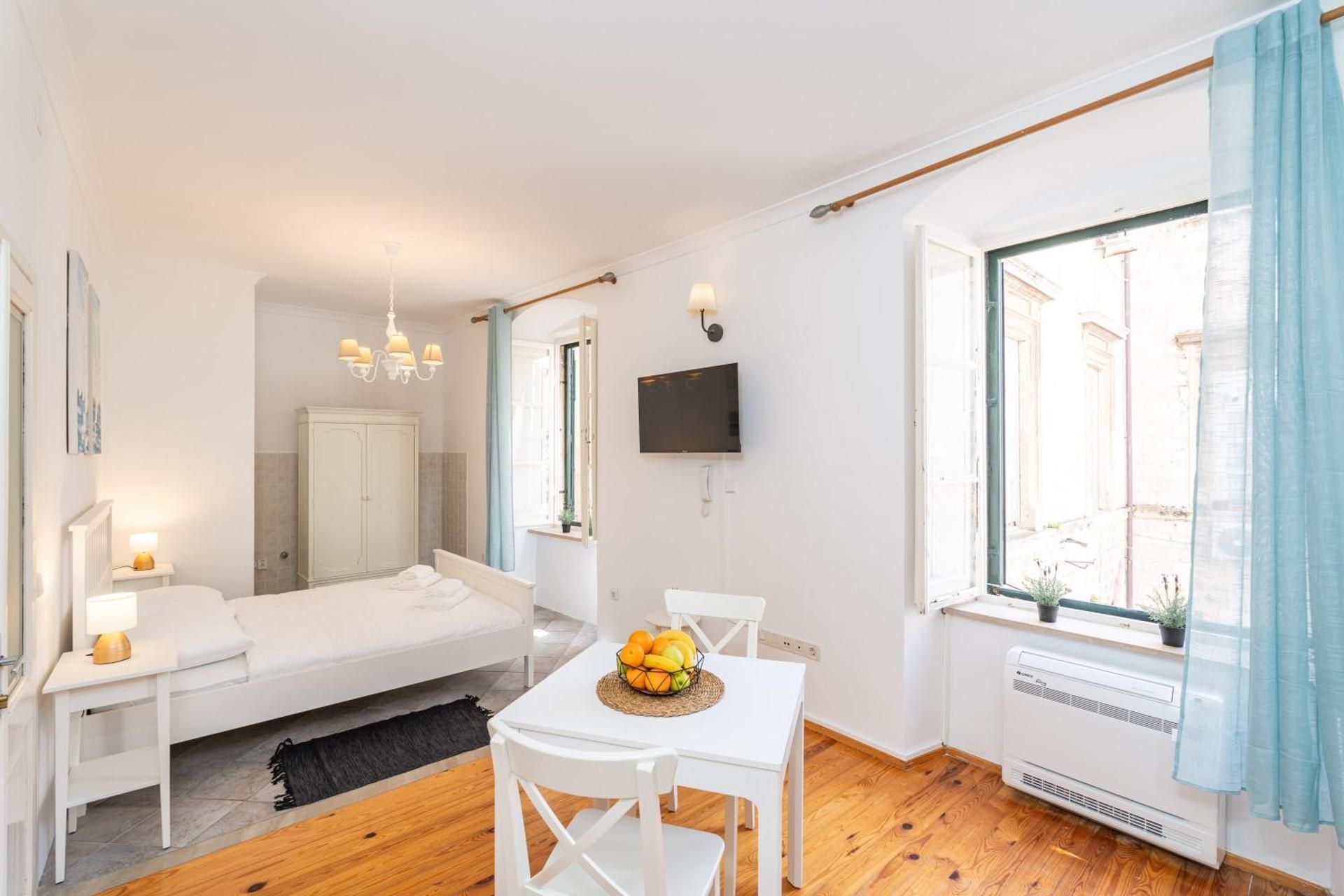 One-Bedroom Apartment With City View