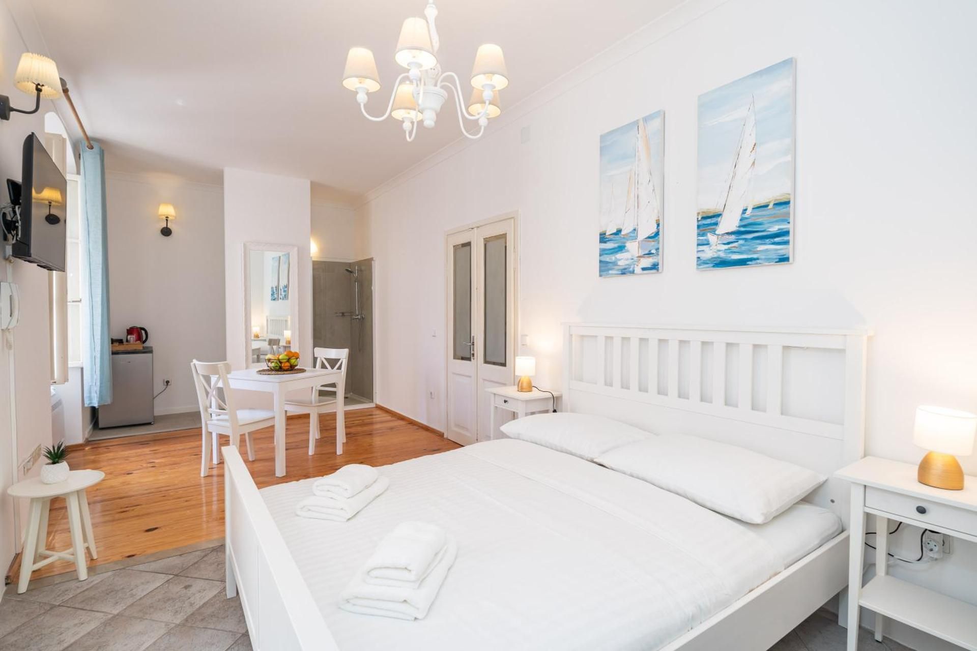 One-Bedroom Apartment With City View