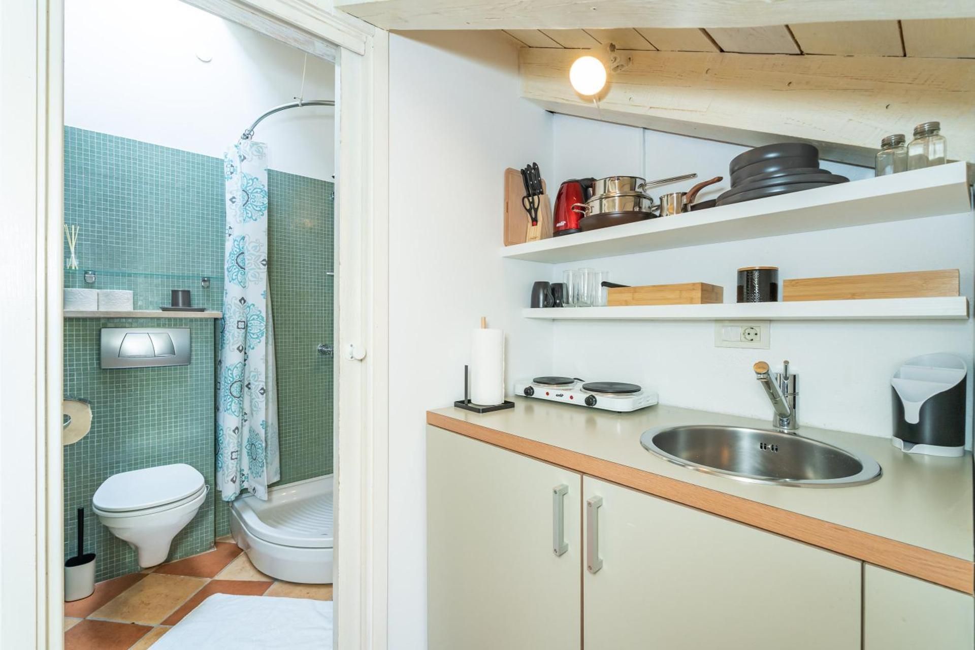 Studio Apartment with Queen Bed