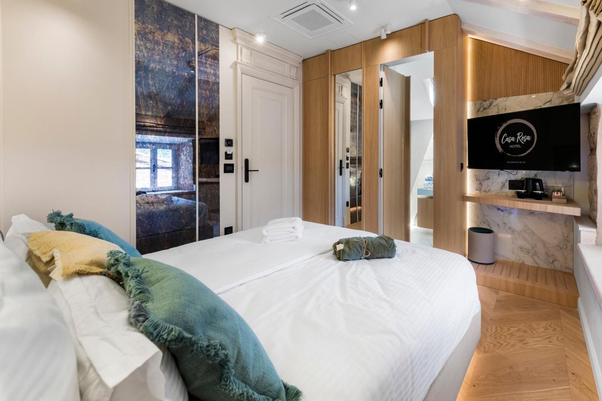 Deluxe Queen Room