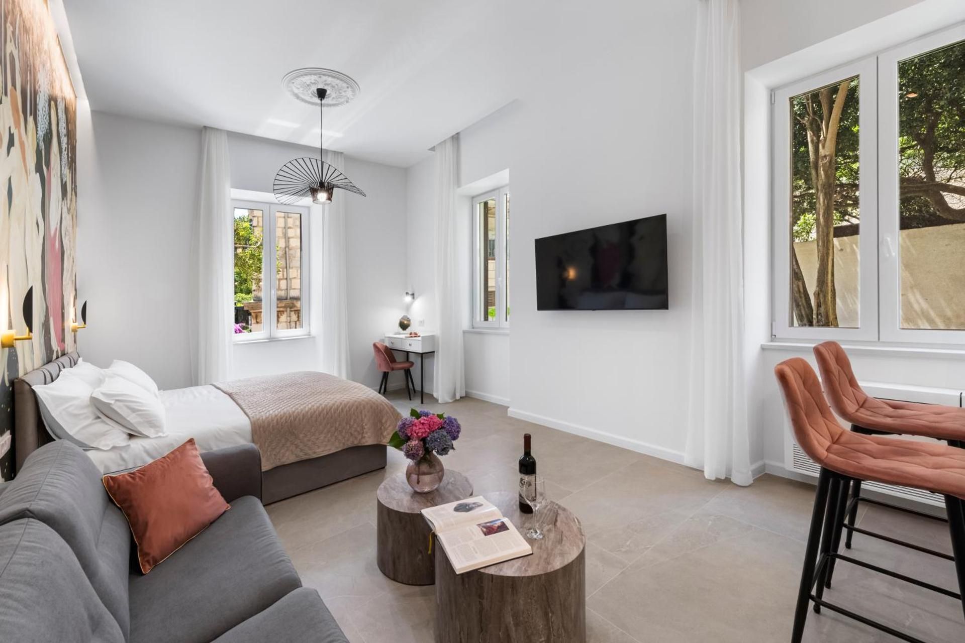 King Studio with Sofa Bed