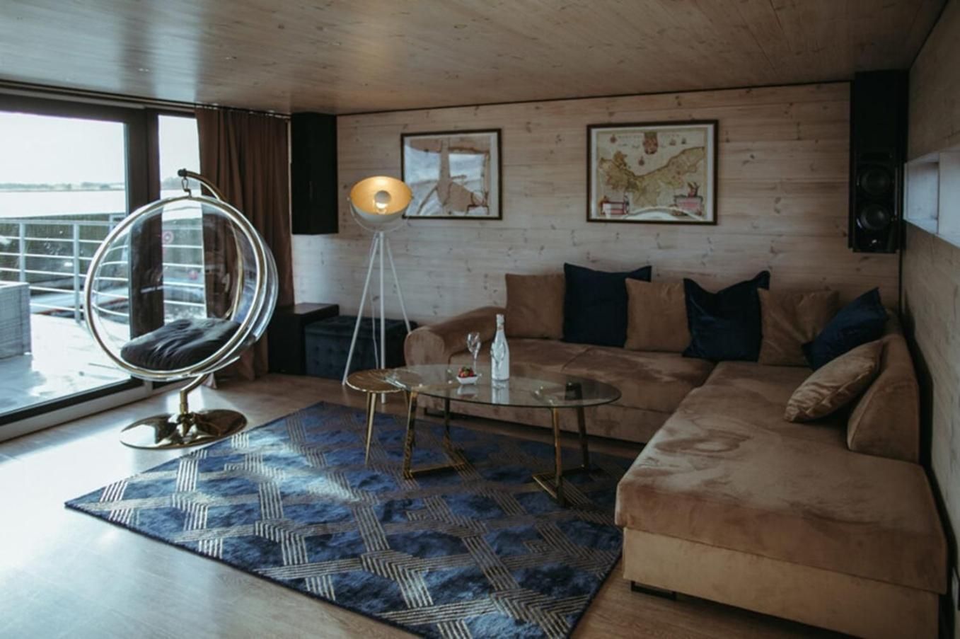 House on Water with 2 bedrooms, fireplace, sauna, jacuzzi and massage chair