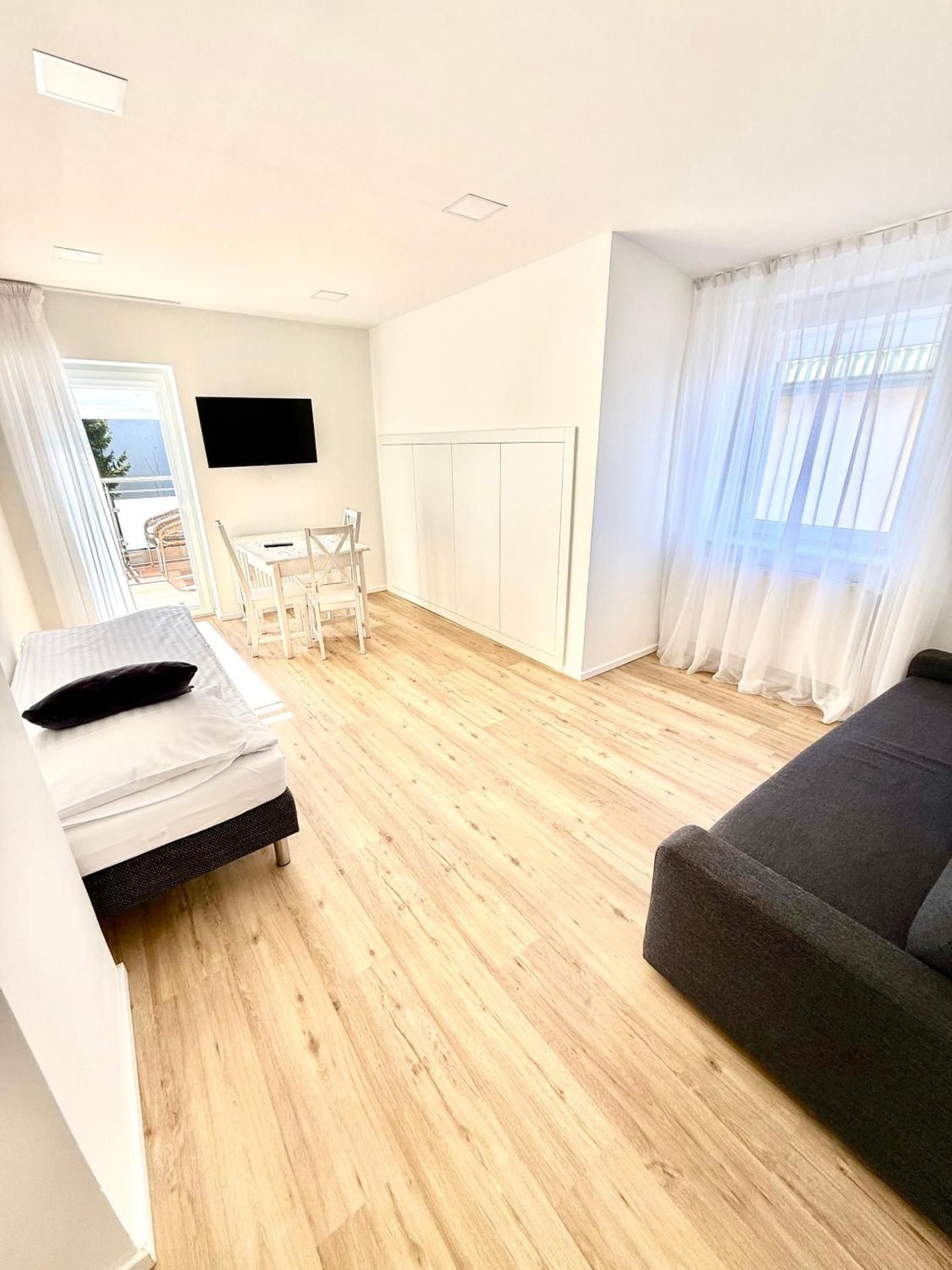Five-Bedroom Deluxe Apartment