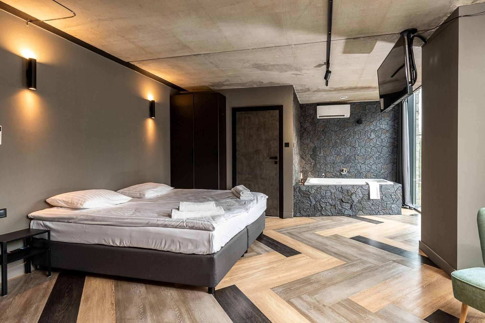 King Room with Spa Bath