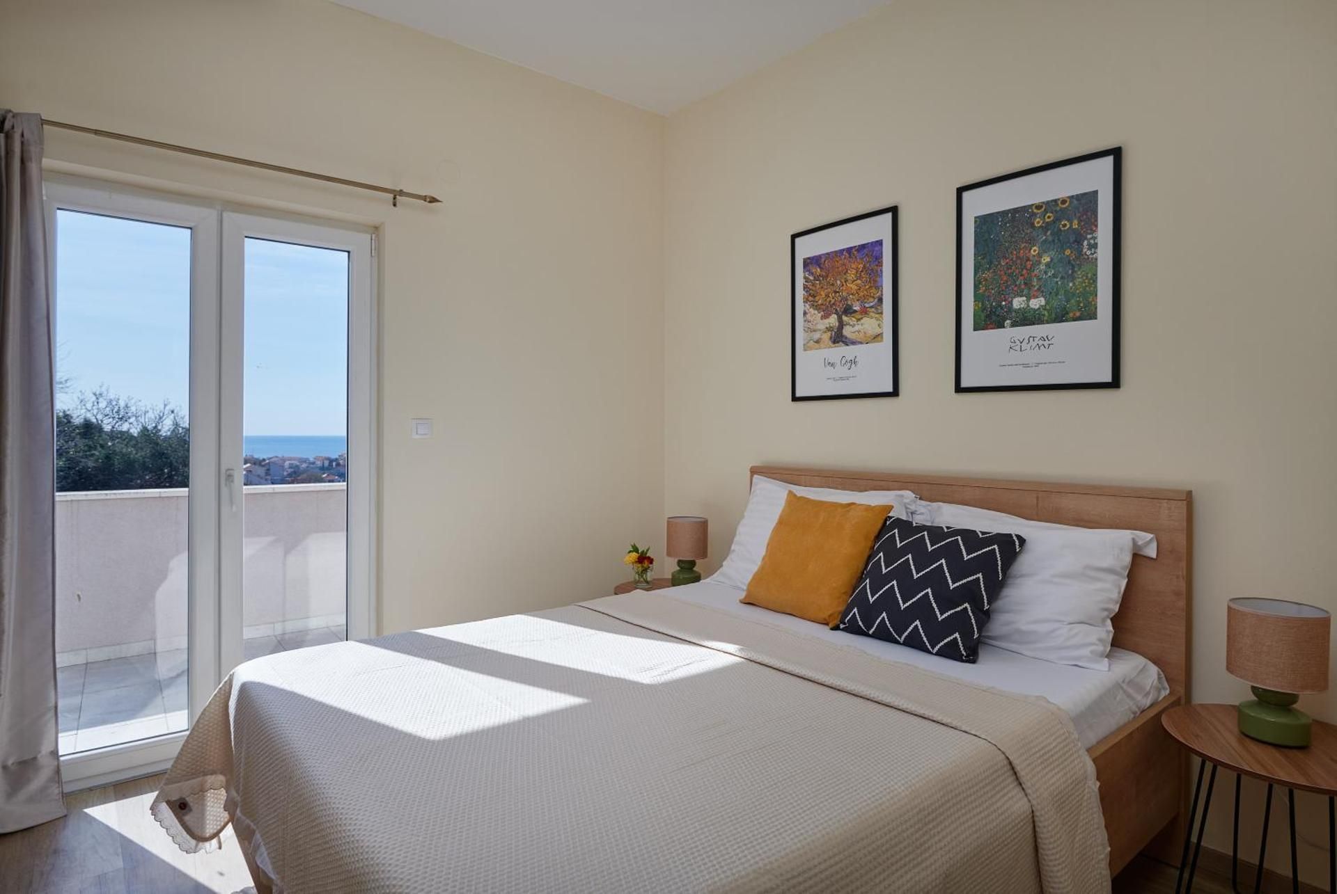 One Bedroom Apartment with Balcony and Sea View