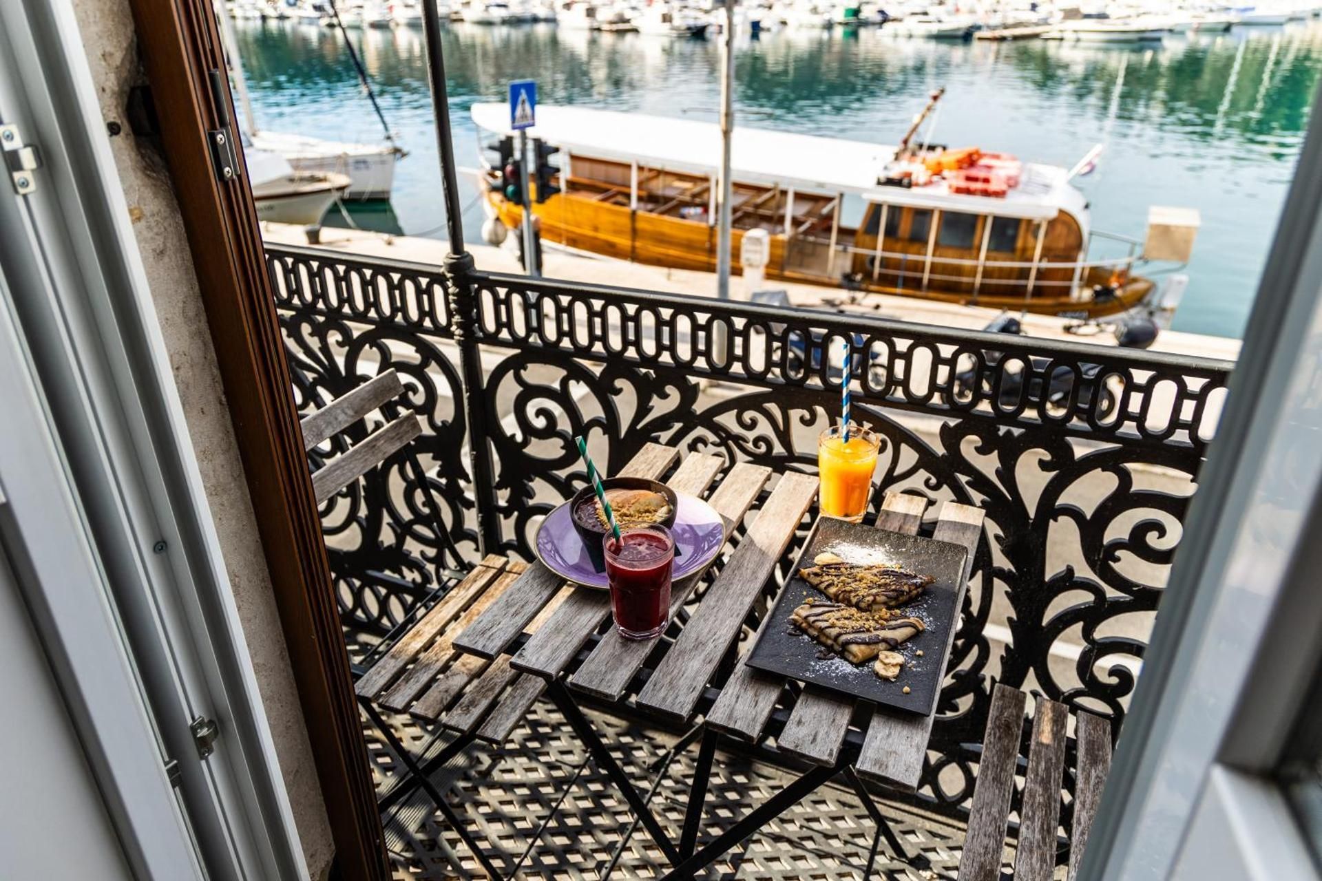 Deluxe Double Room with Balcony and Sea View