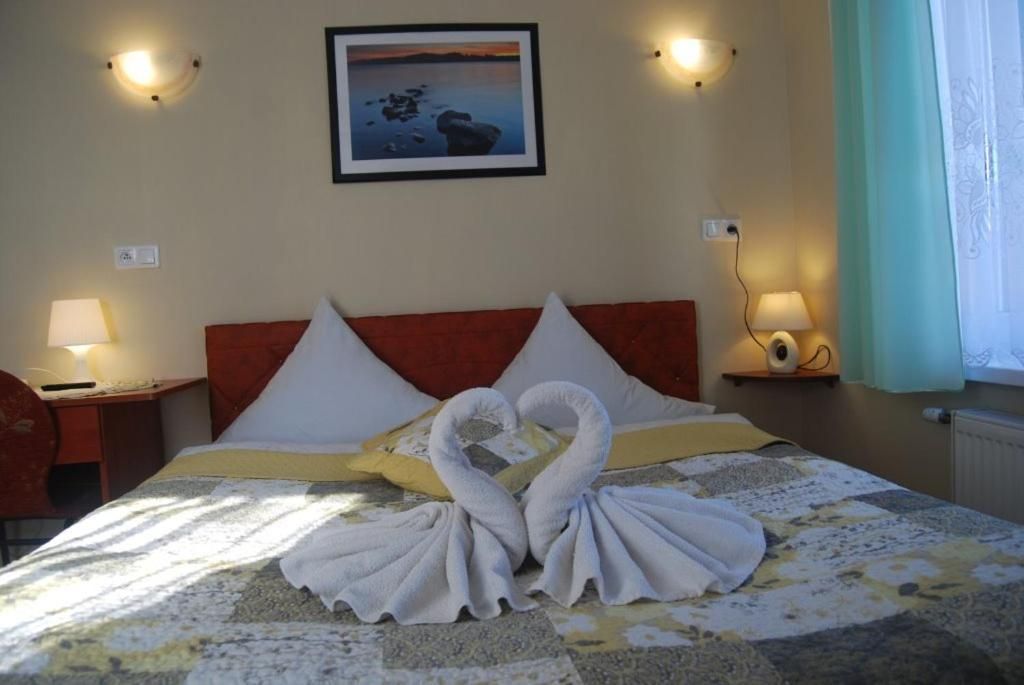 Economy Triple Room