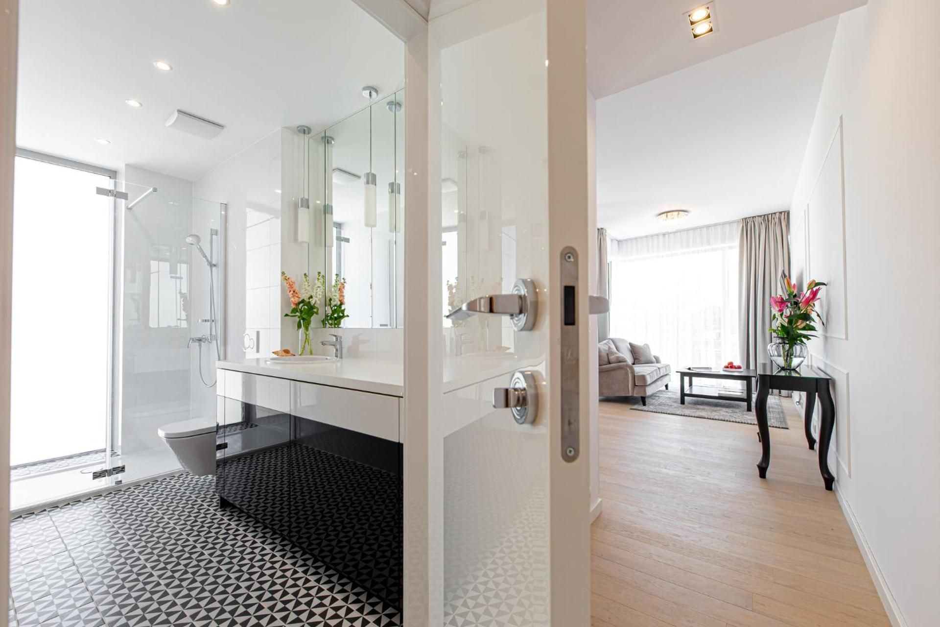 One-Bedroom Apartment C401 (Sea View)