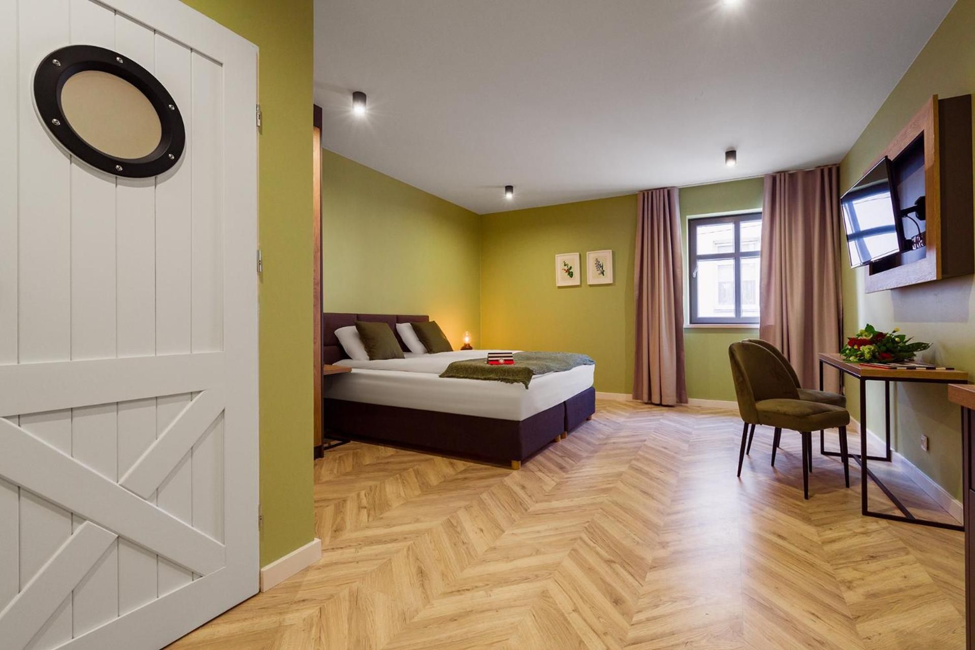 One-Bedroom Apartment