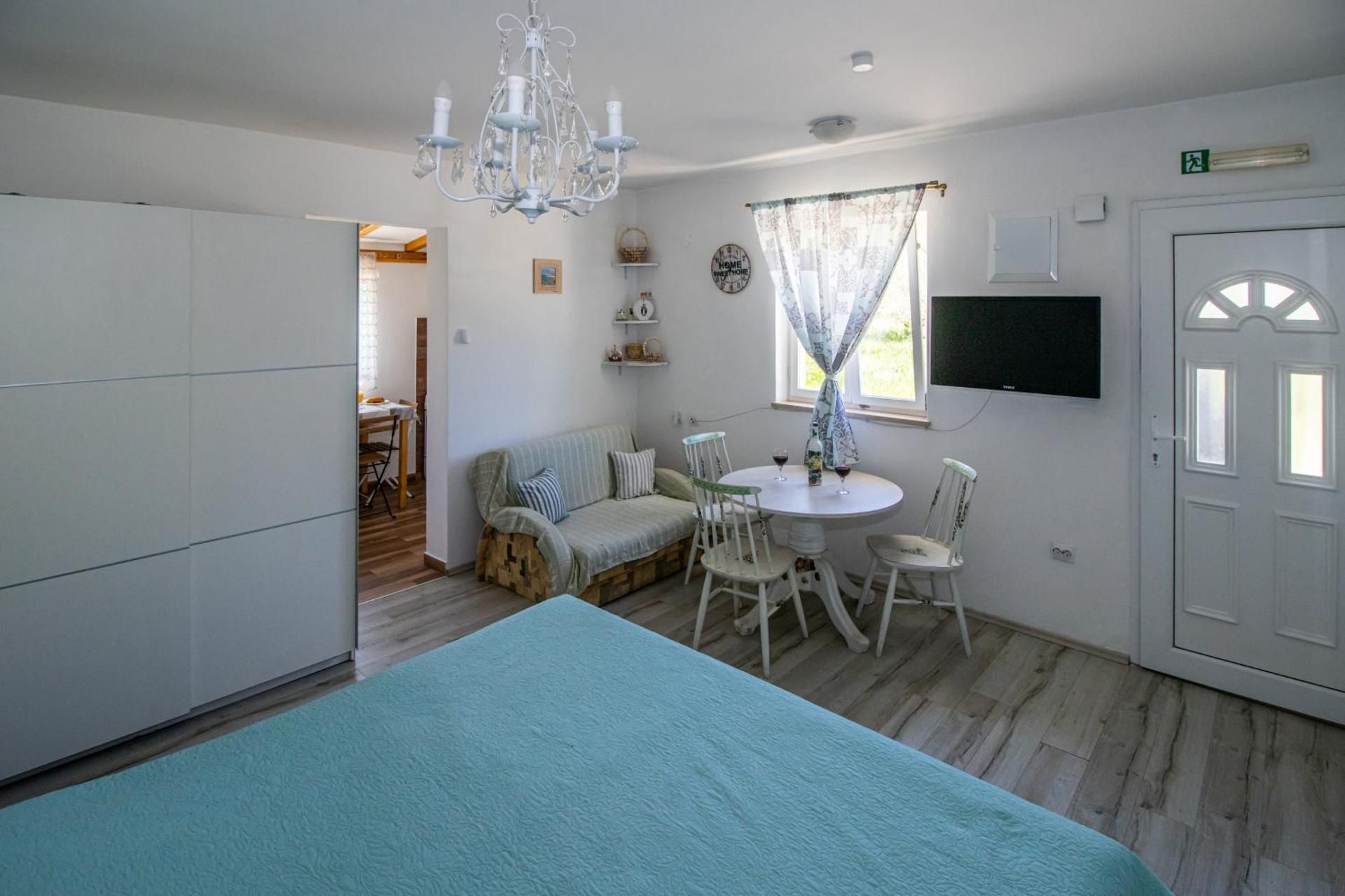 Studio Apartment with Terrace