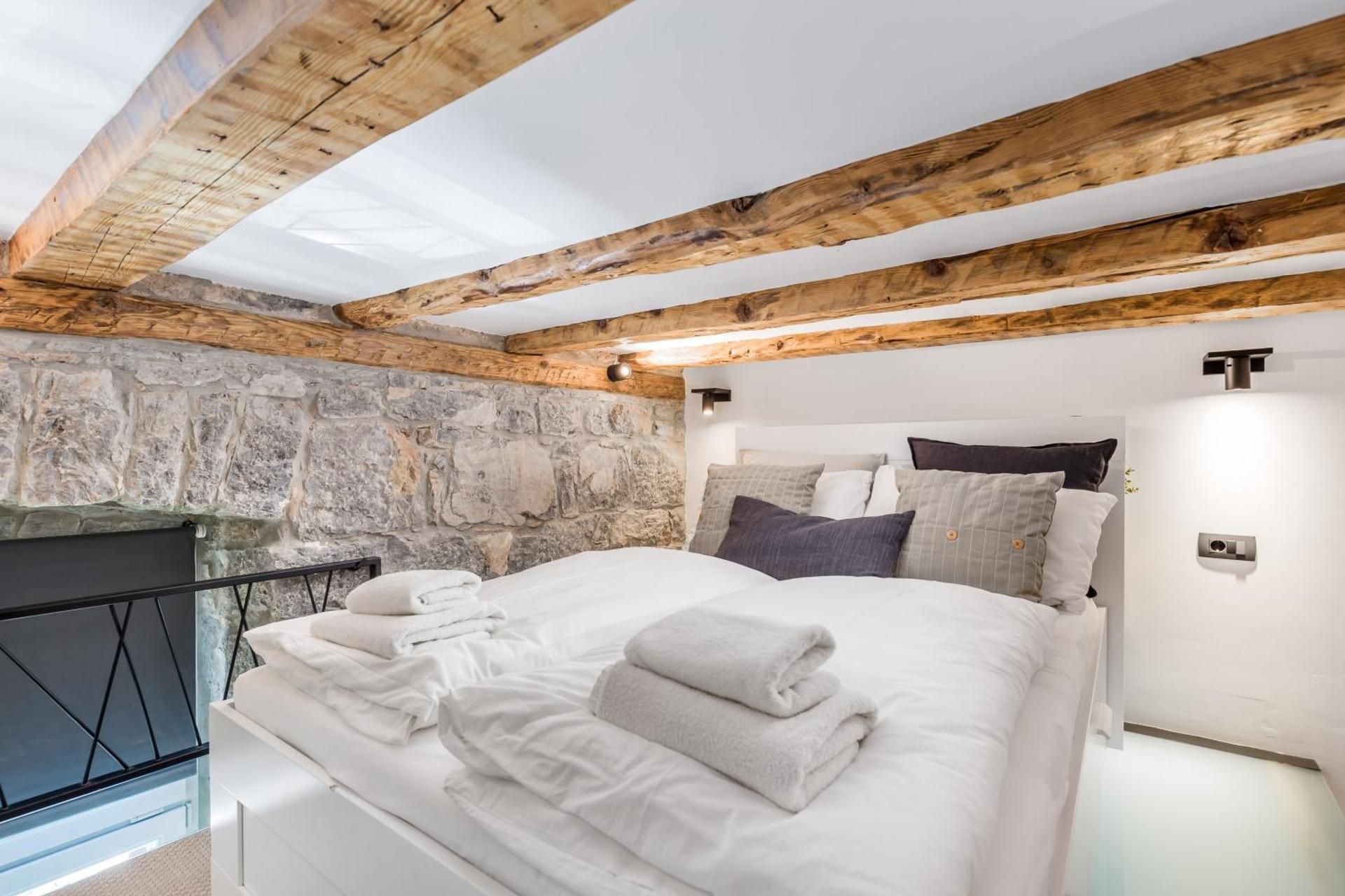 Dvoetažni apartman – Beli Kamik street 6, 1st floor