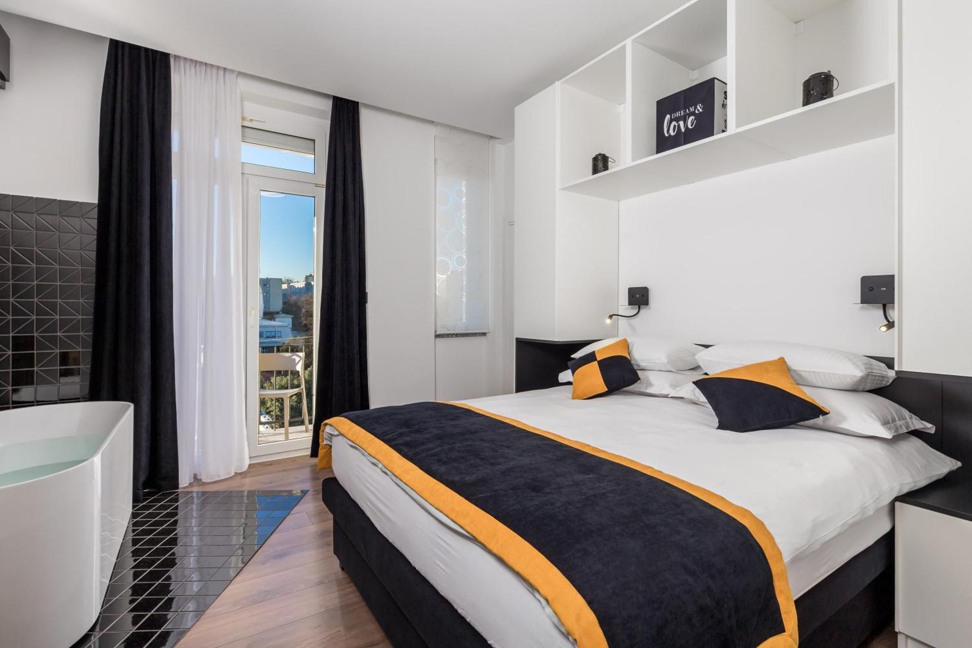 Deluxe Double Room with Bath