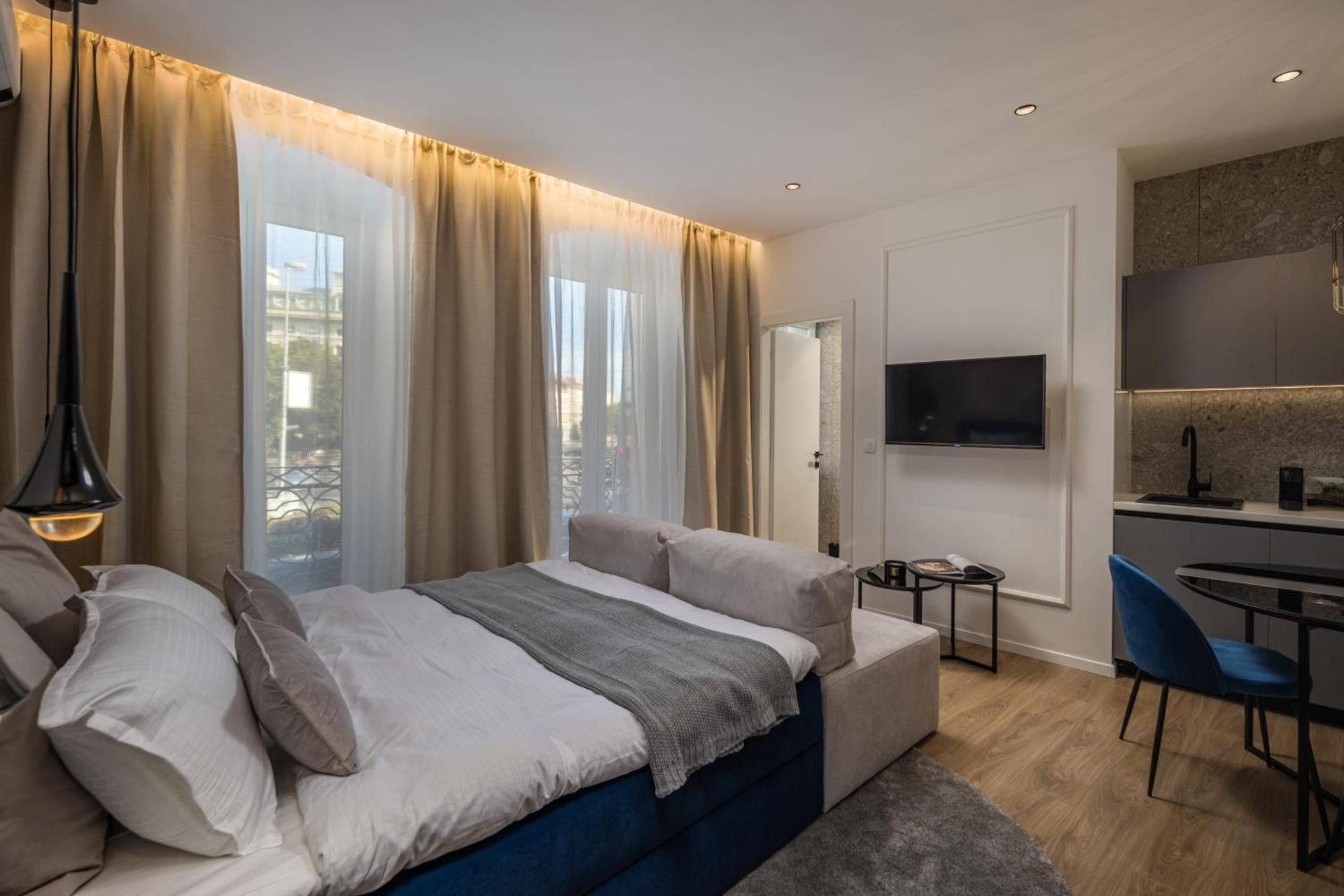 Studio Apartment