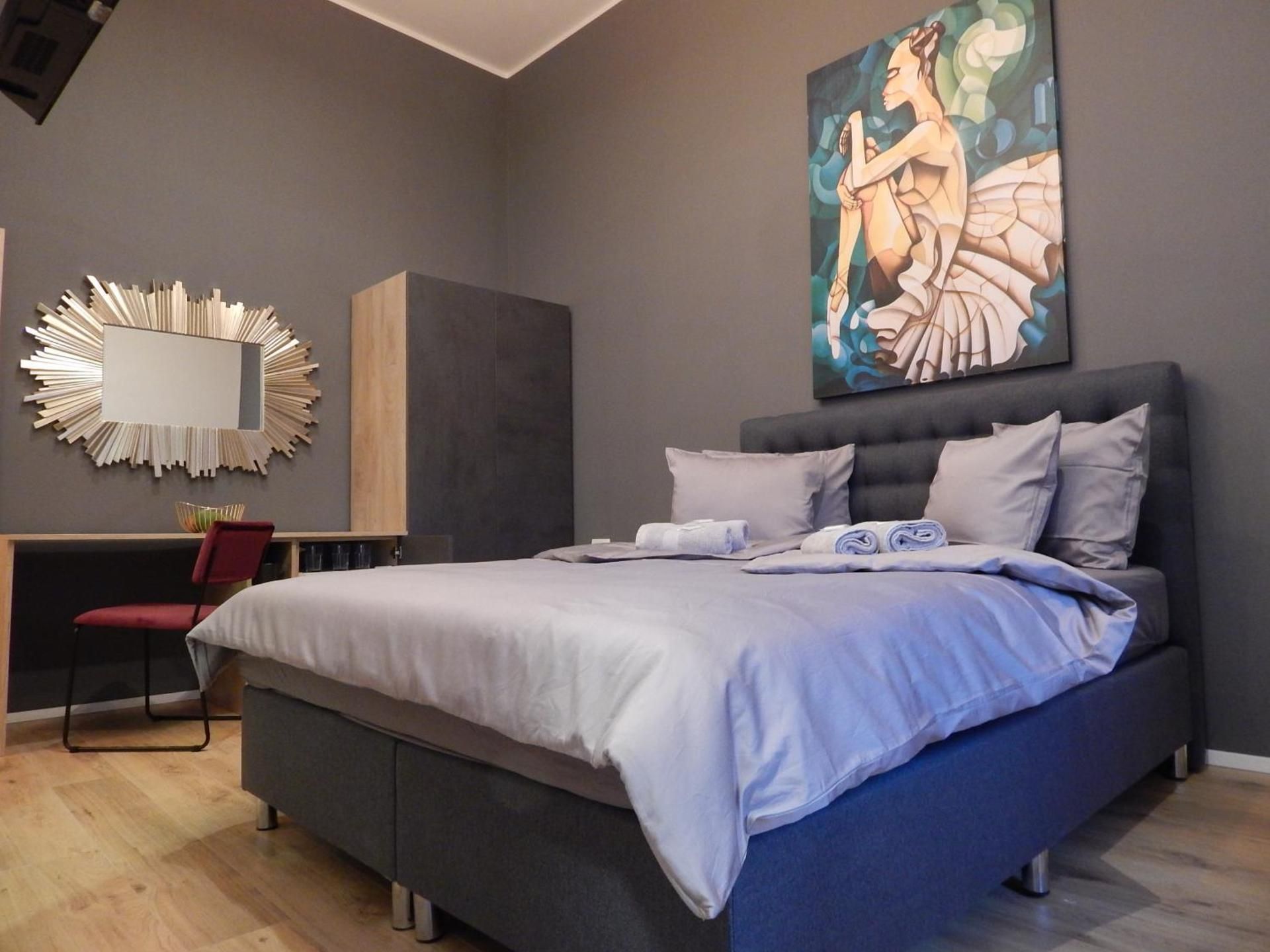 Deluxe Room with Queen Size Bed