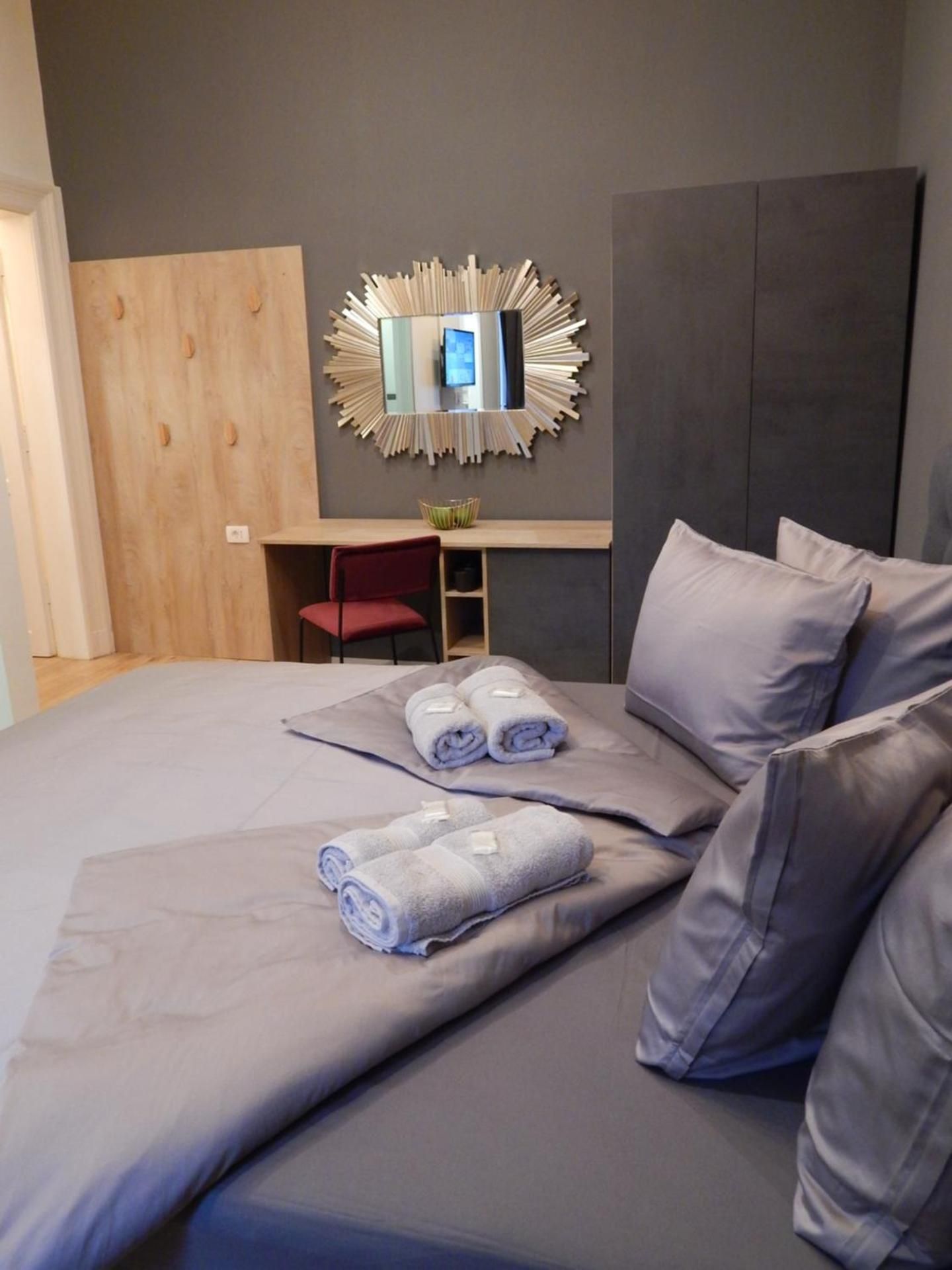 Deluxe Room with Queen Size Bed