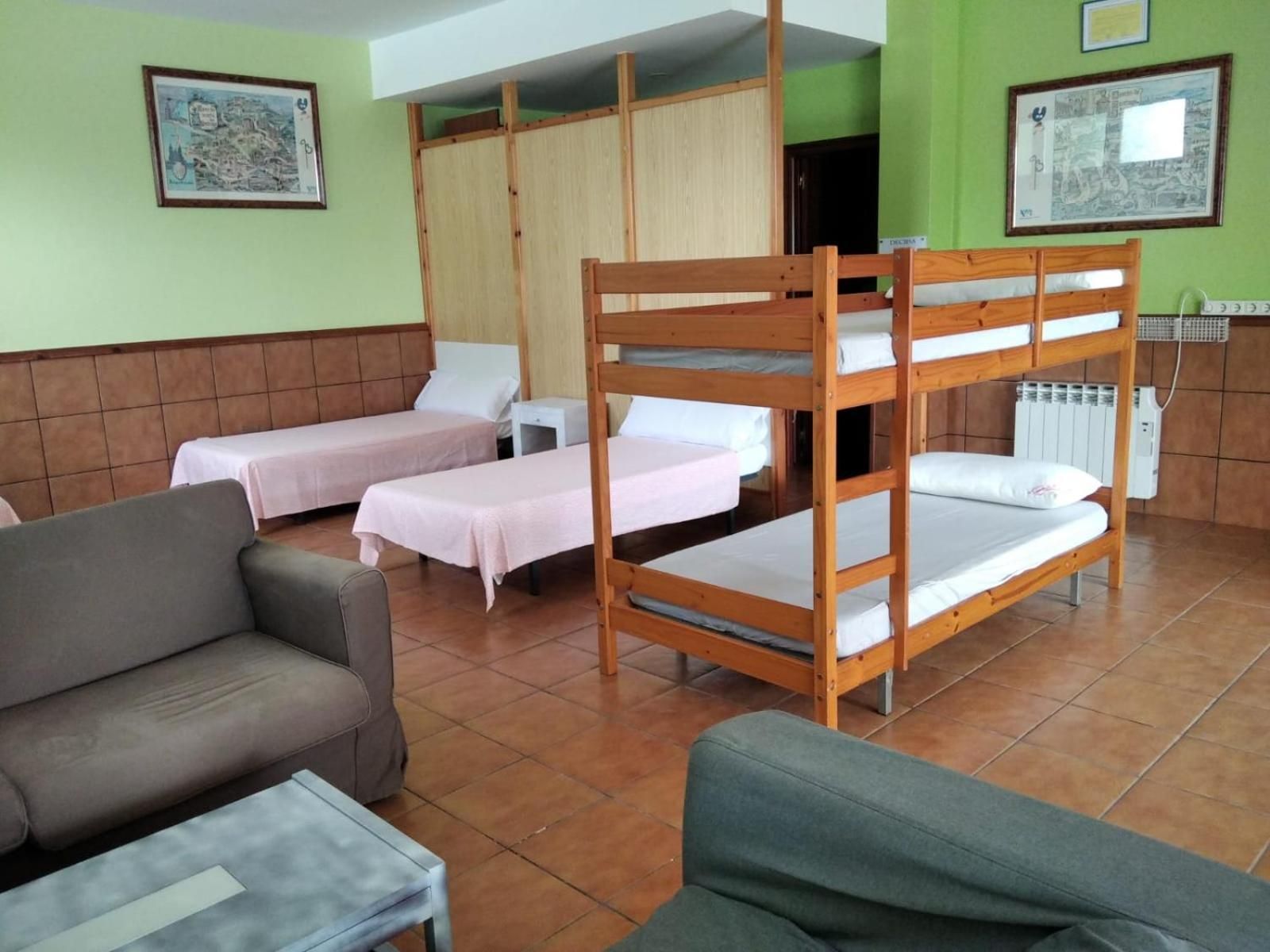 Single Bed in Mixed Dormitory Room