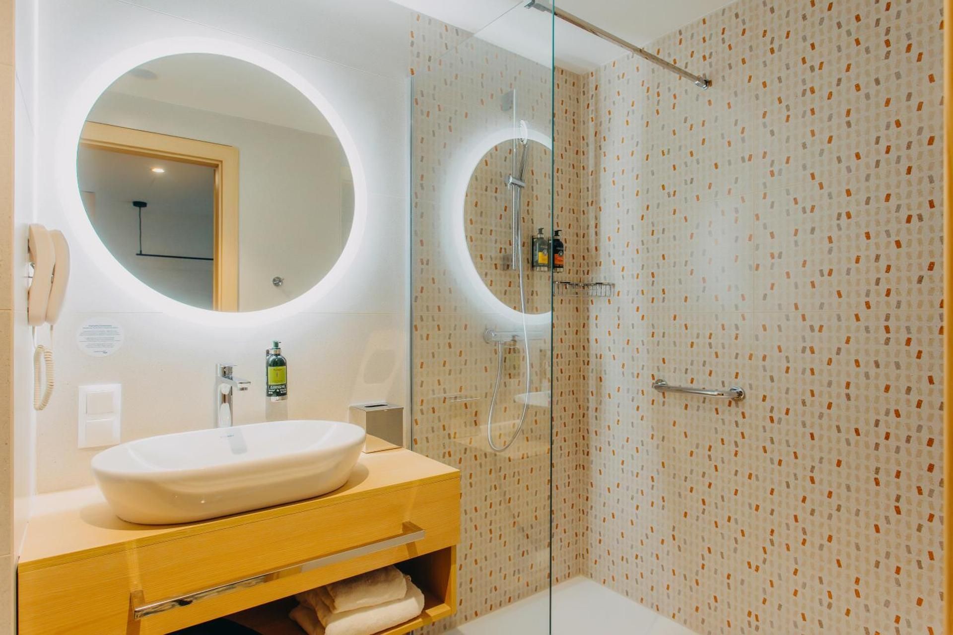 Family Apartment (2 bedrooms + living room) - uncategorized