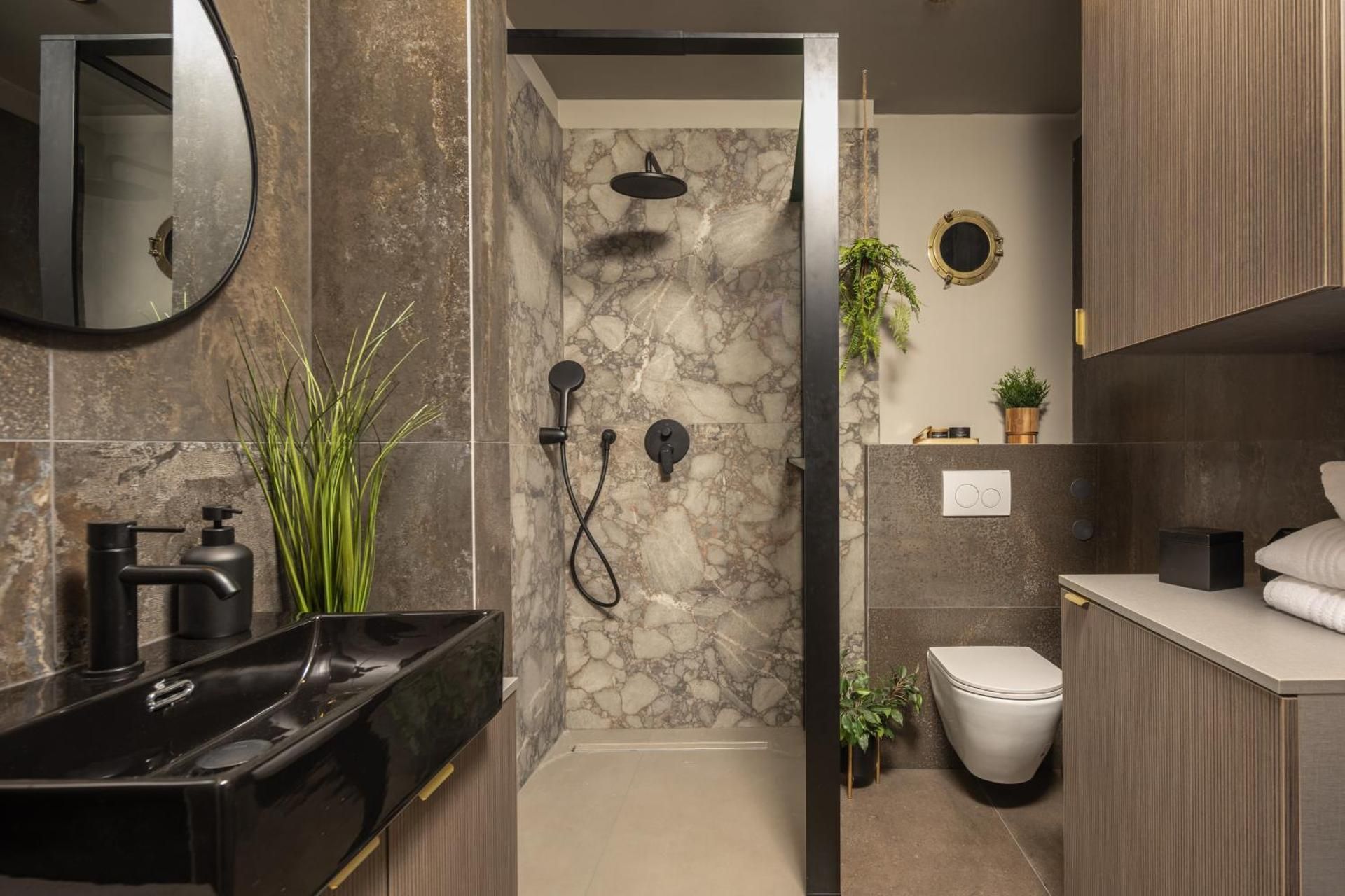 One-Bedroom Deluxe Apartment