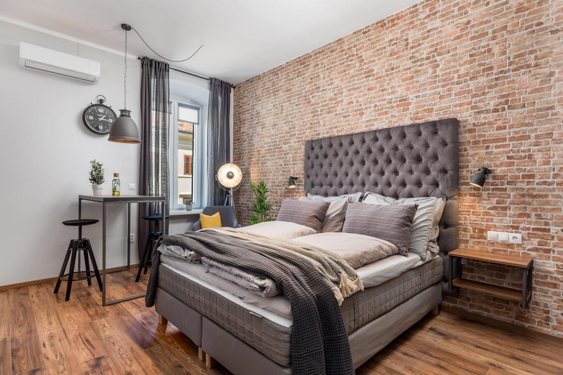 Deluxe Apartment with City View