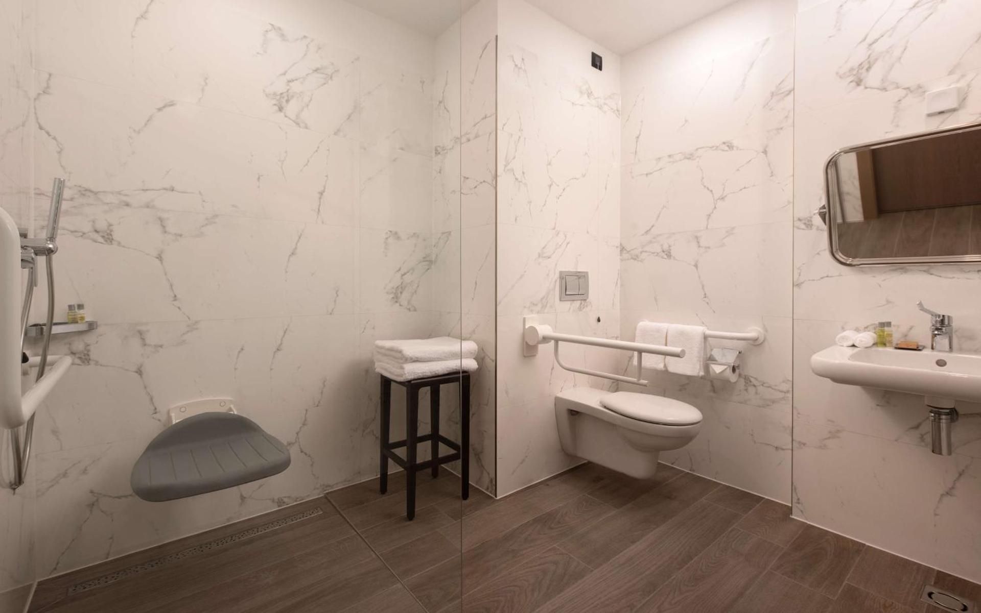 King Accessible Guest Room with Sea View