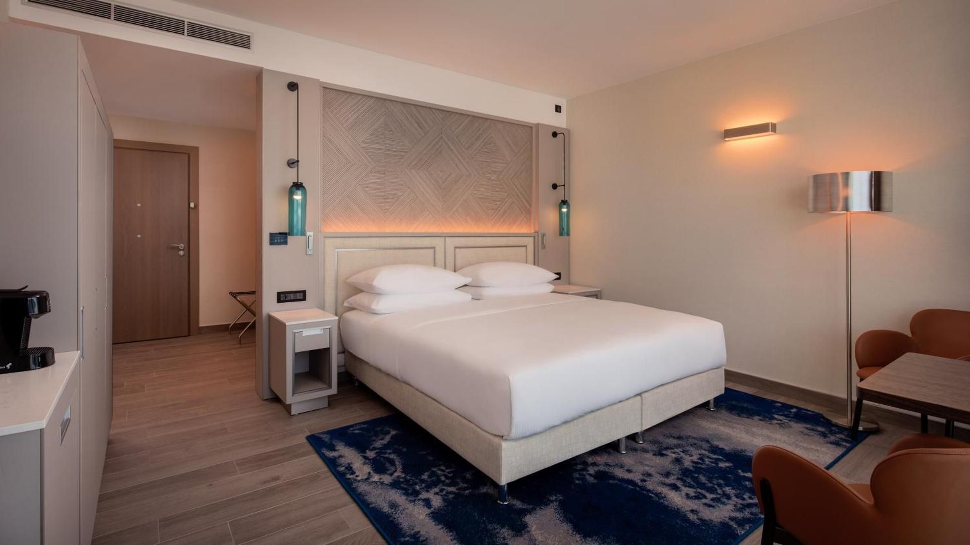 King Accessible Guest Room with Sea View